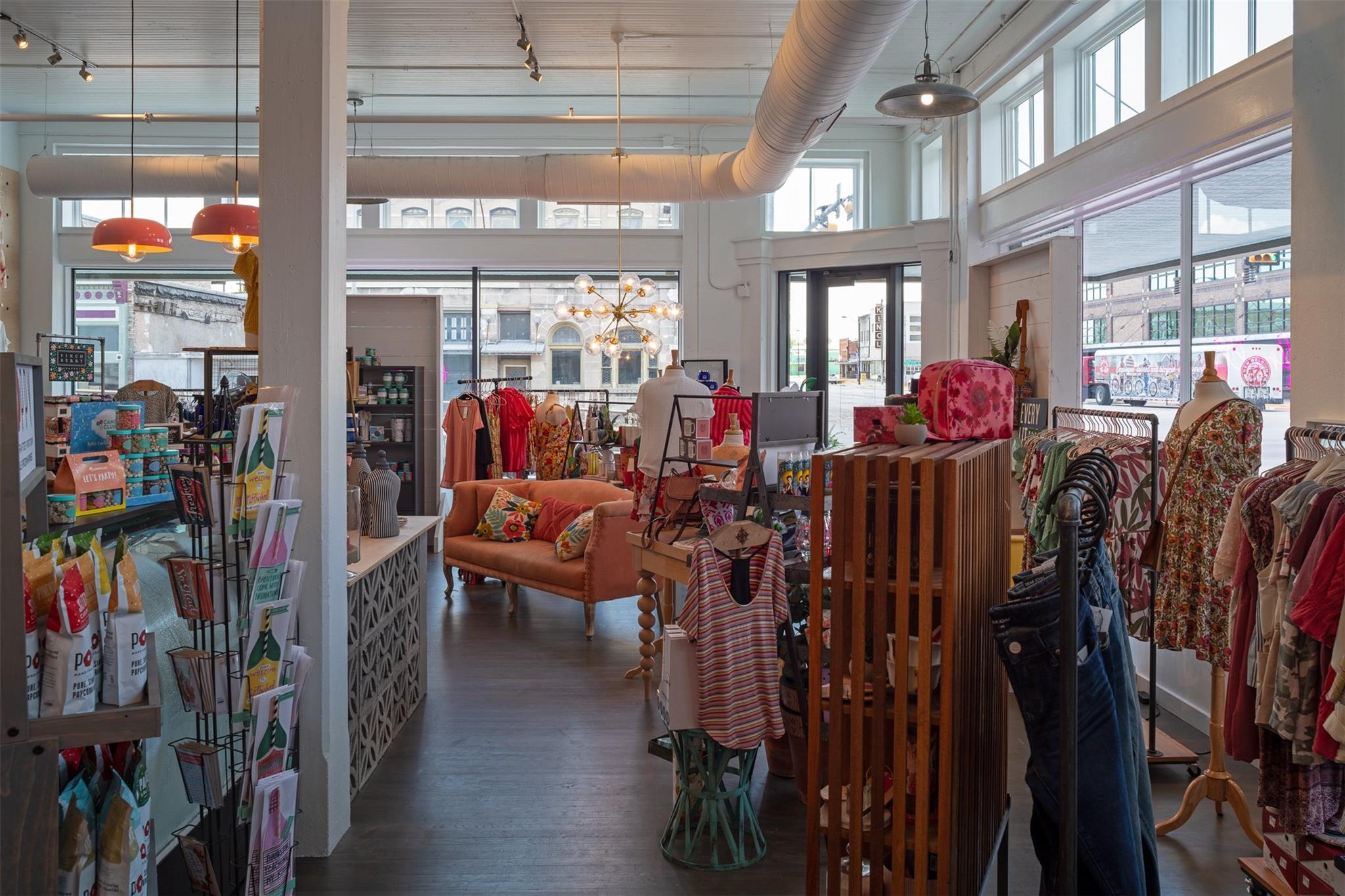 100 E 2nd St, Taylor, TX 76574