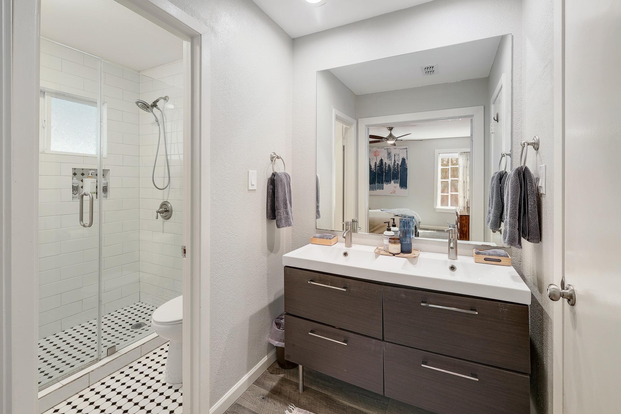 3100 Lynridge Dr, Austin, TX 78723