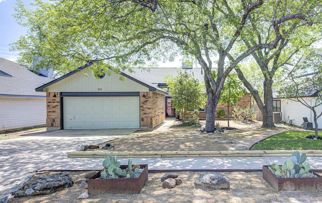 1815 Michael Wayne Dr, Austin, TX 78728