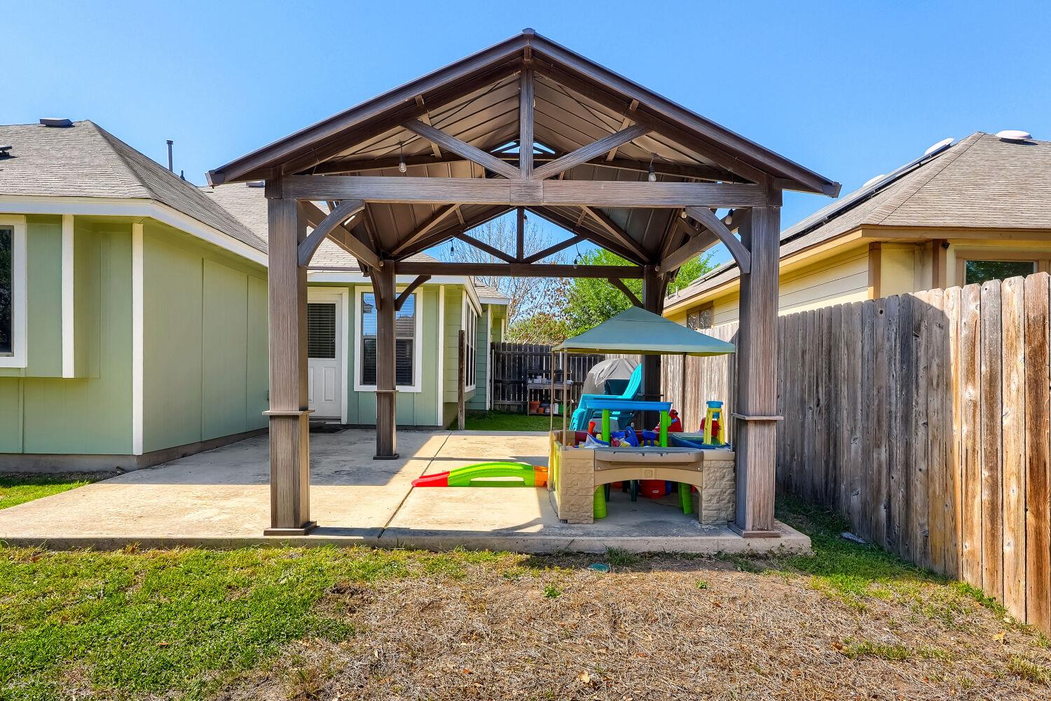 1697 Twin Cv, Kyle, TX 78640