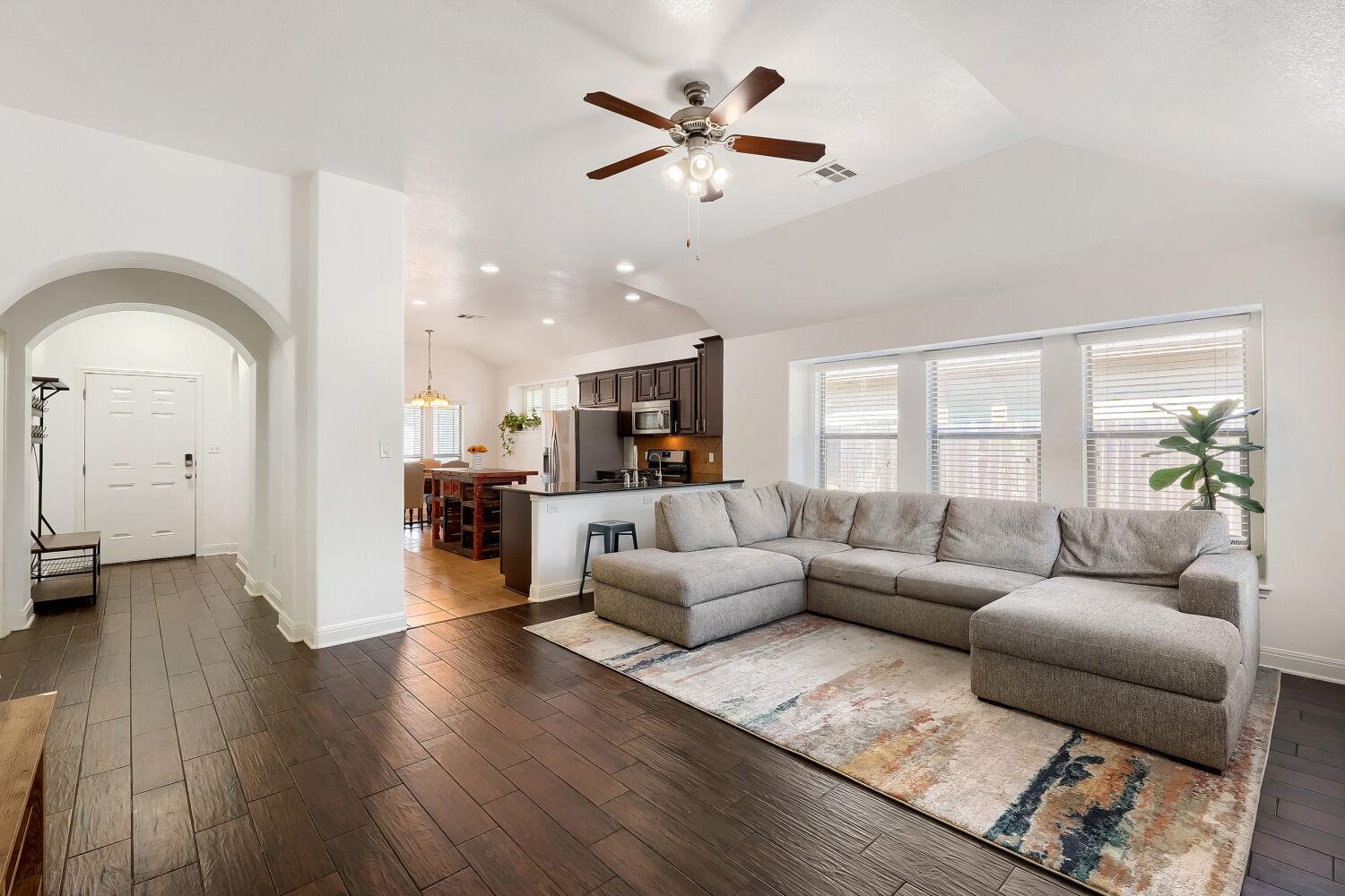 1697 Twin Cv, Kyle, TX 78640