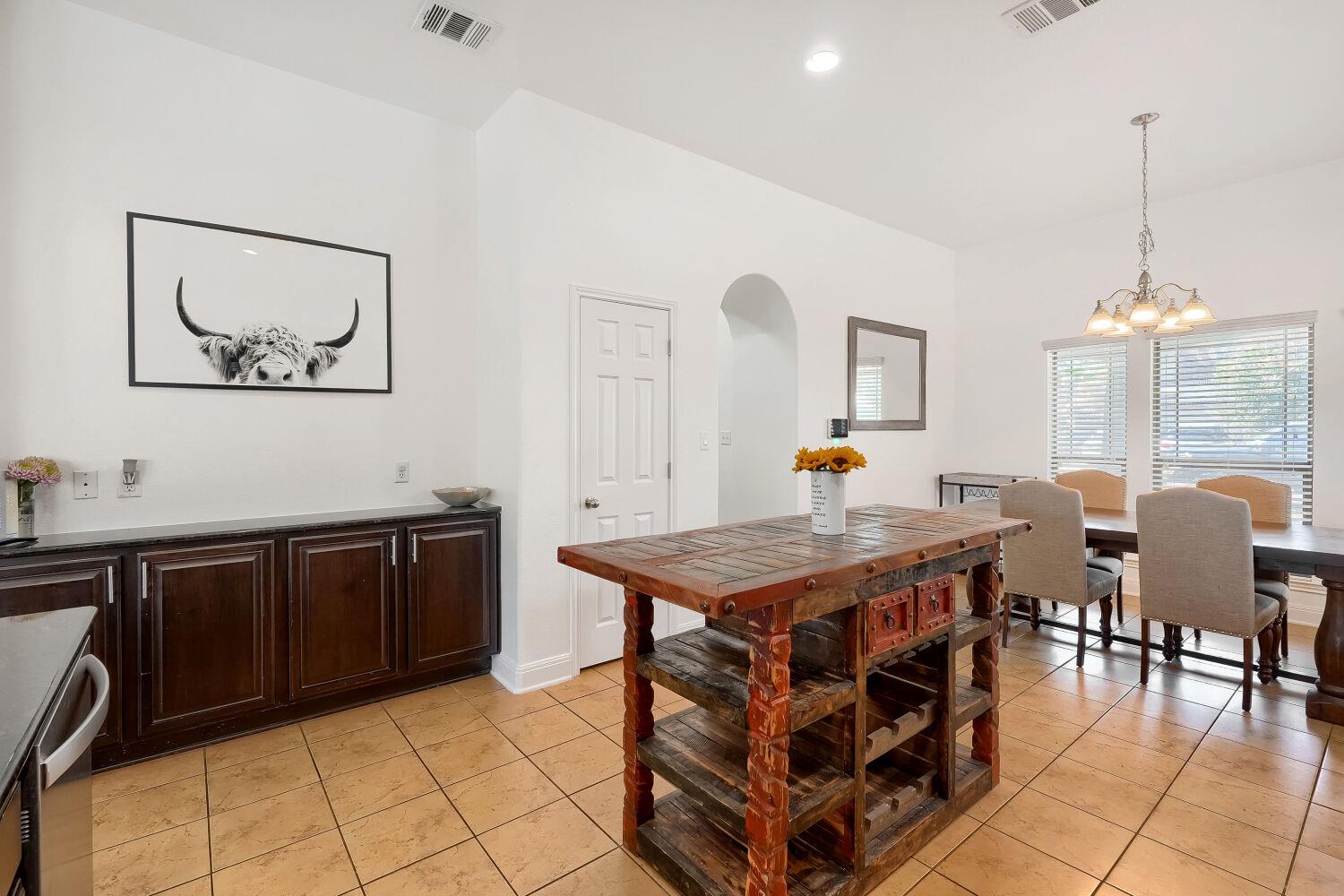 1697 Twin Cv, Kyle, TX 78640