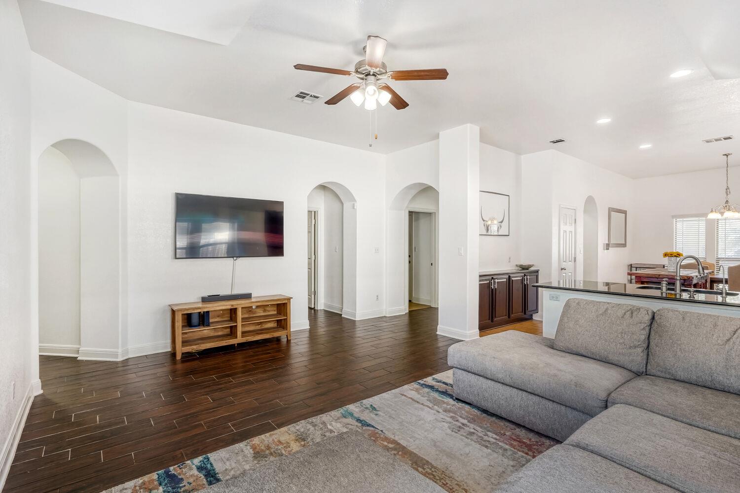 1697 Twin Cv, Kyle, TX 78640