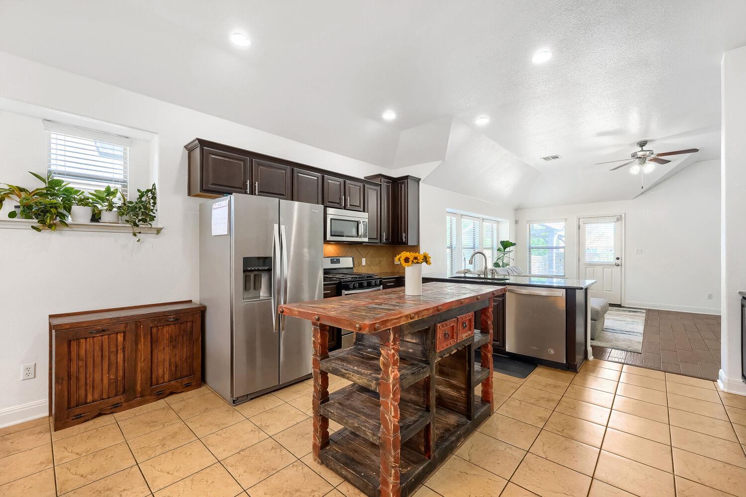 1697 Twin Cv, Kyle, TX 78640