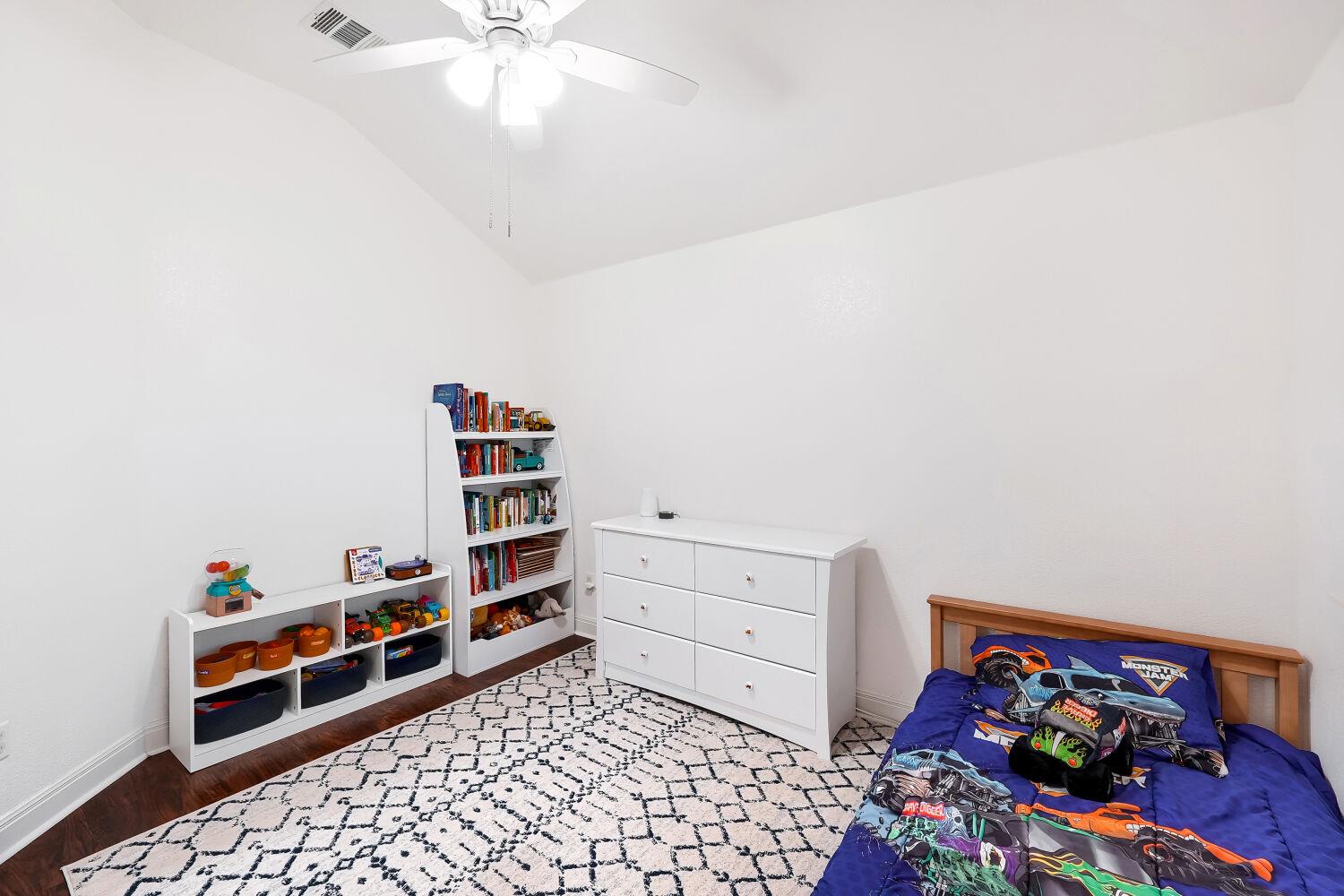 1697 Twin Cv, Kyle, TX 78640