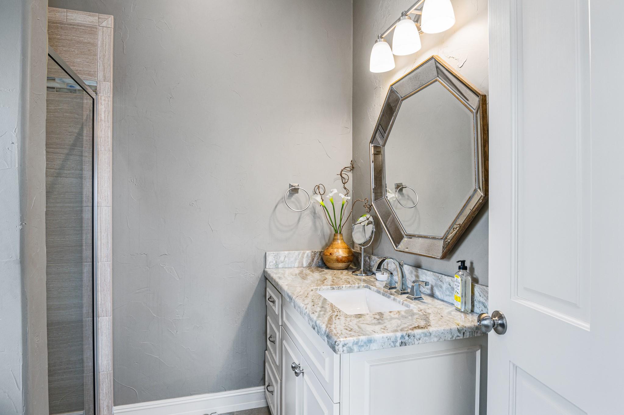 672 Villa Dr, Crystal Beach, TX 77650