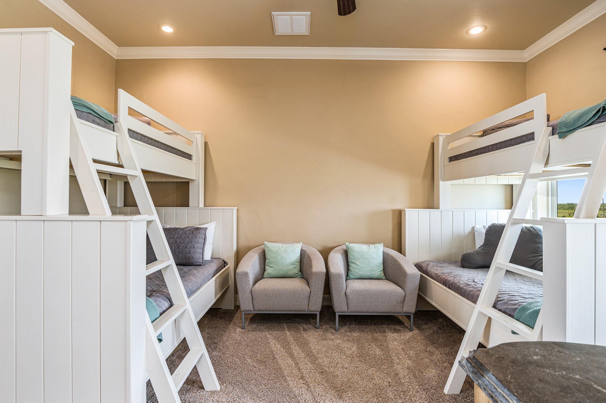 672 Villa Dr, Crystal Beach, TX 77650