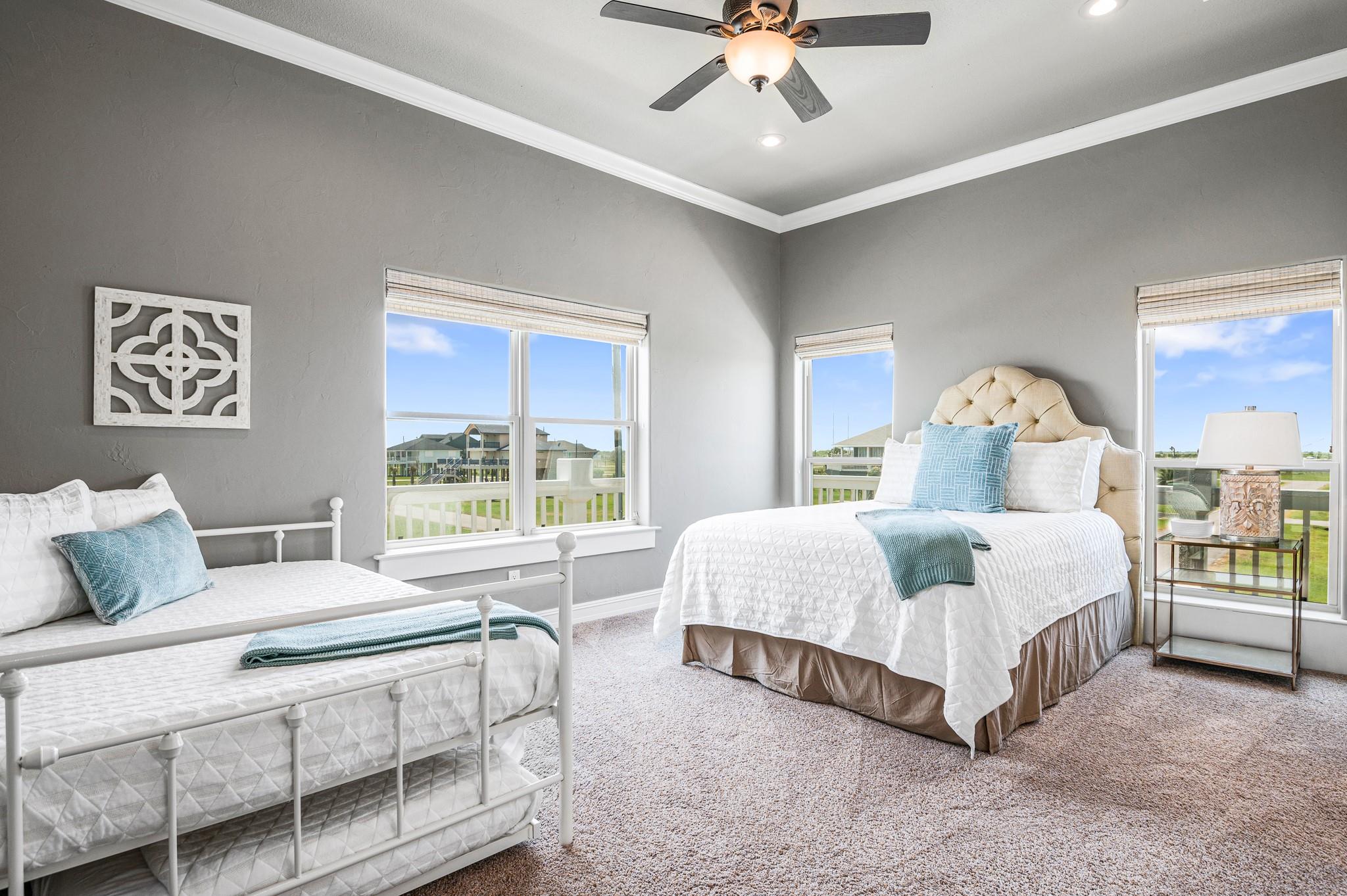 672 Villa Dr, Crystal Beach, TX 77650