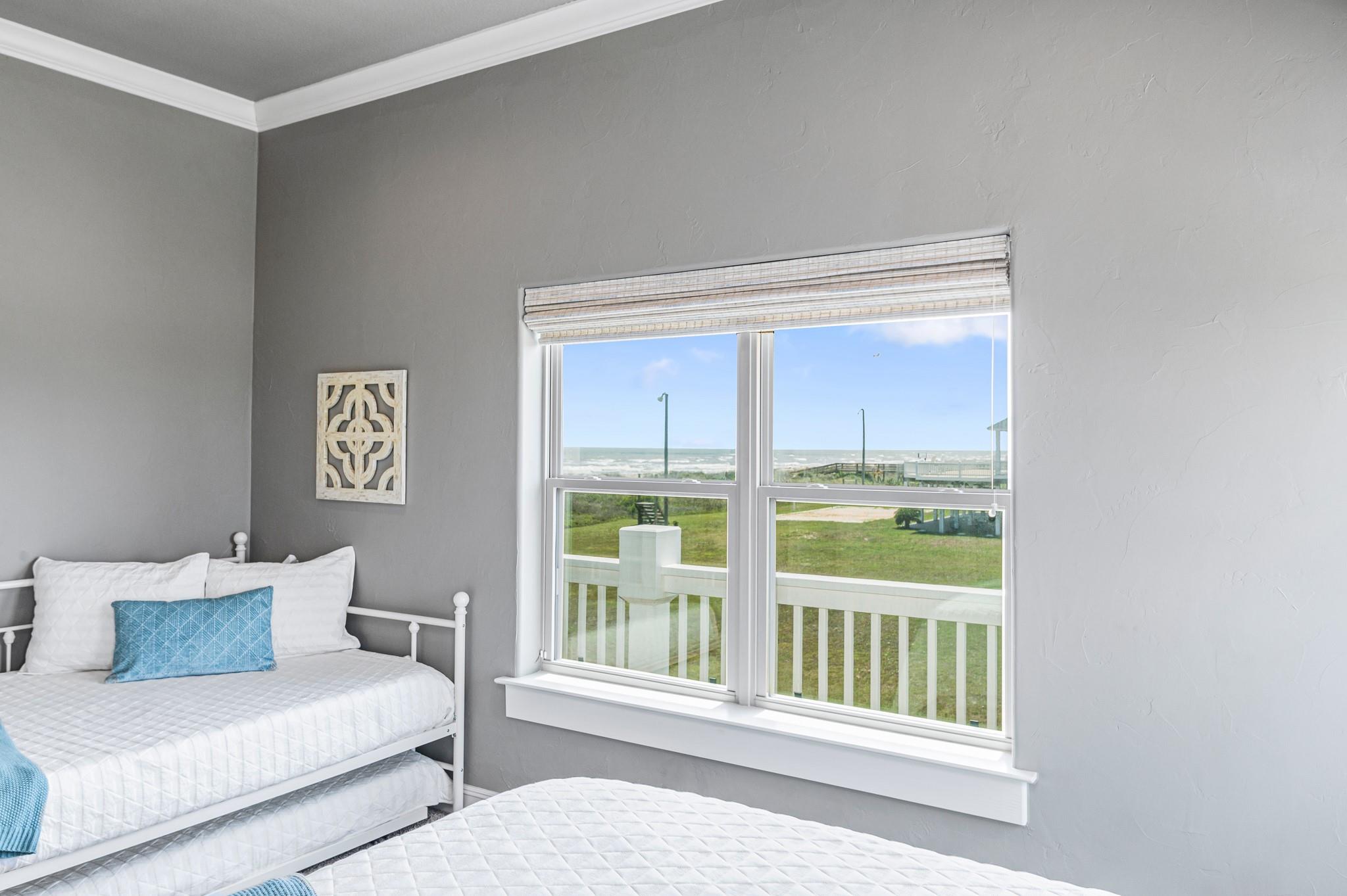 672 Villa Dr, Crystal Beach, TX 77650