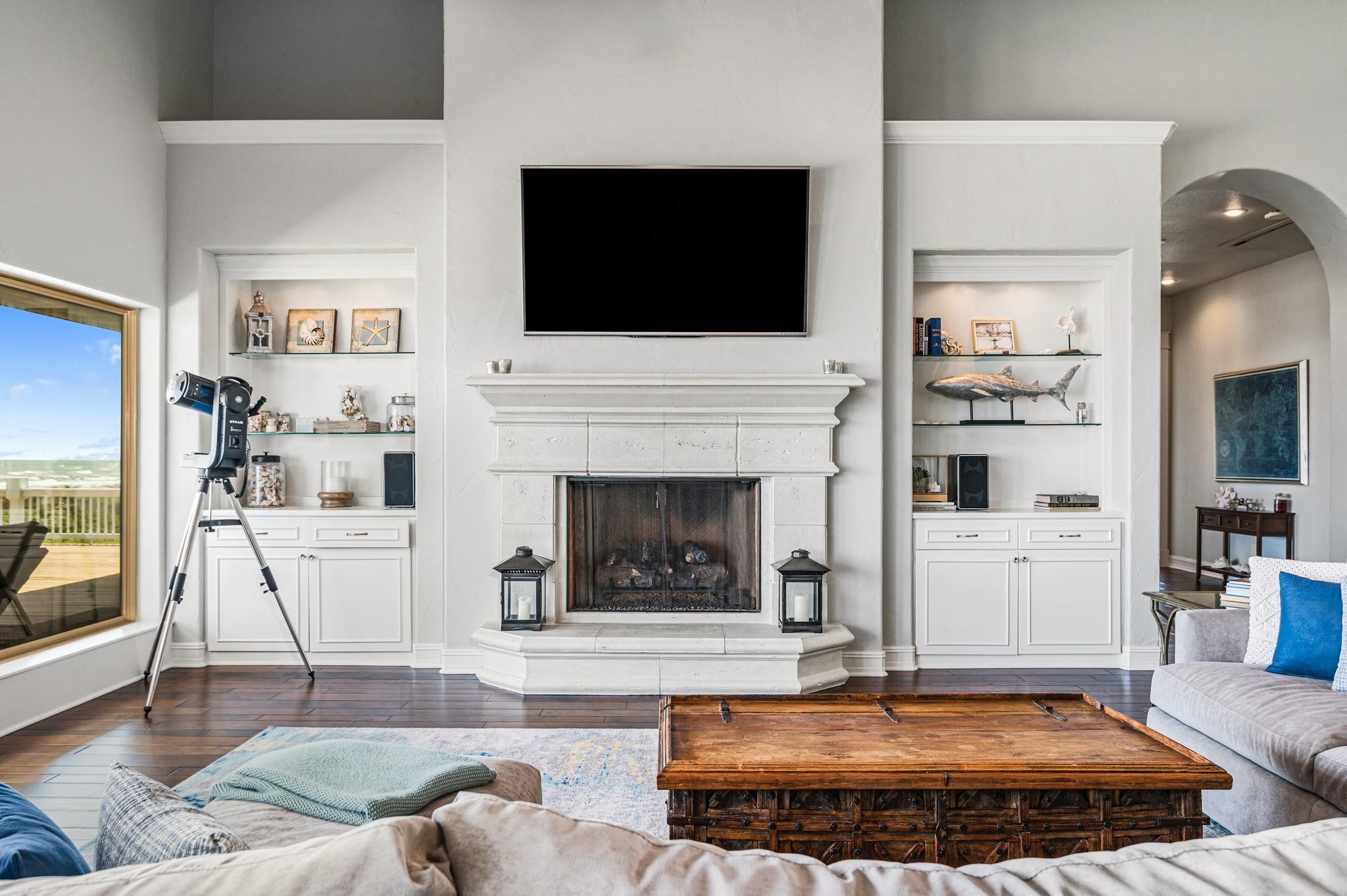 672 Villa Dr, Crystal Beach, TX 77650