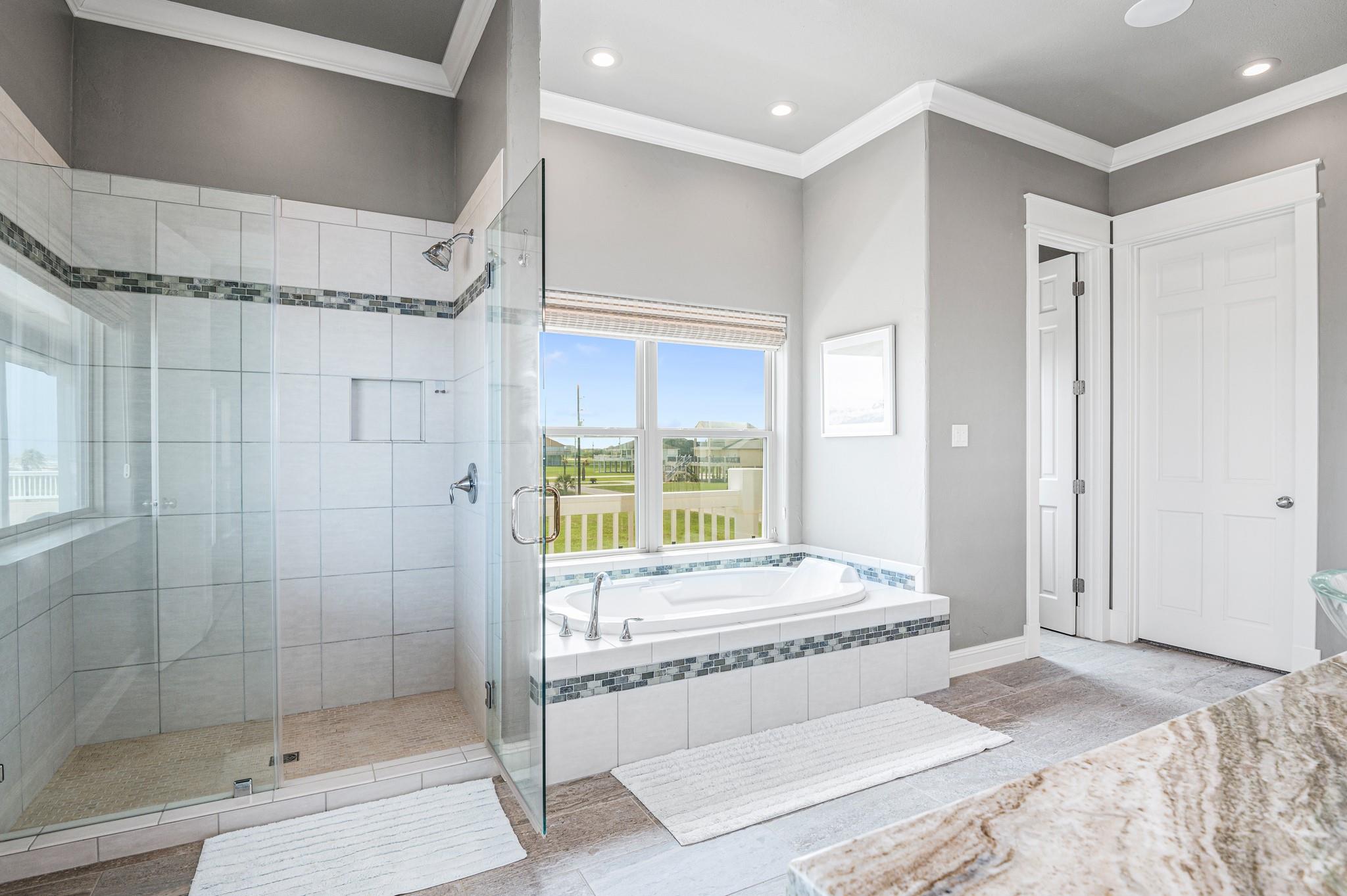 672 Villa Dr, Crystal Beach, TX 77650