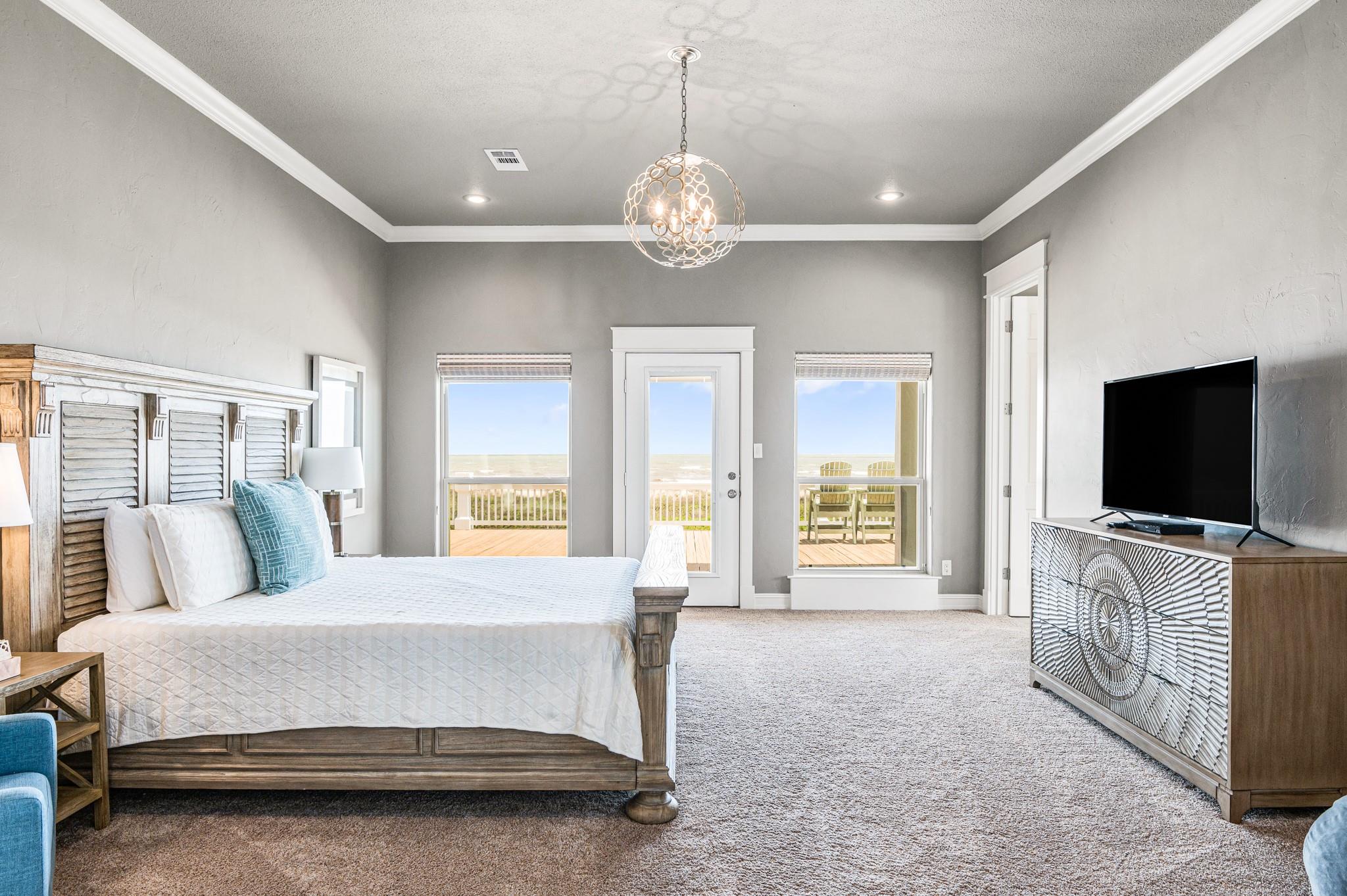 672 Villa Dr, Crystal Beach, TX 77650