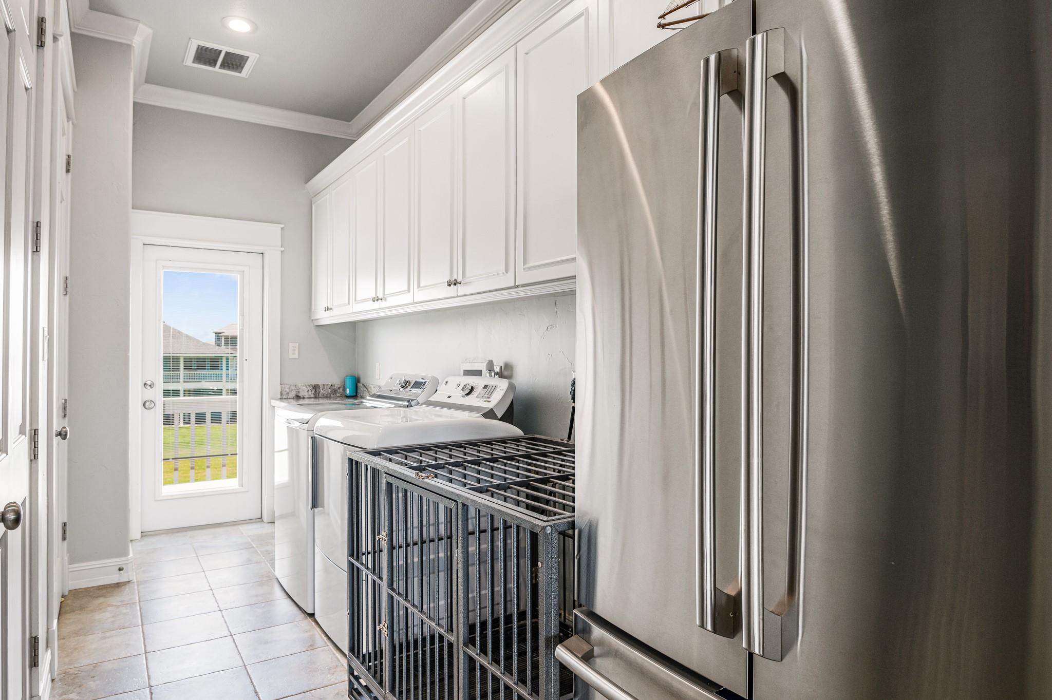 672 Villa Dr, Crystal Beach, TX 77650