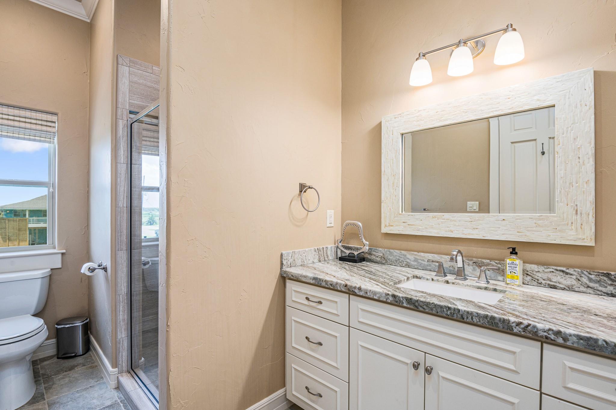 672 Villa Dr, Crystal Beach, TX 77650