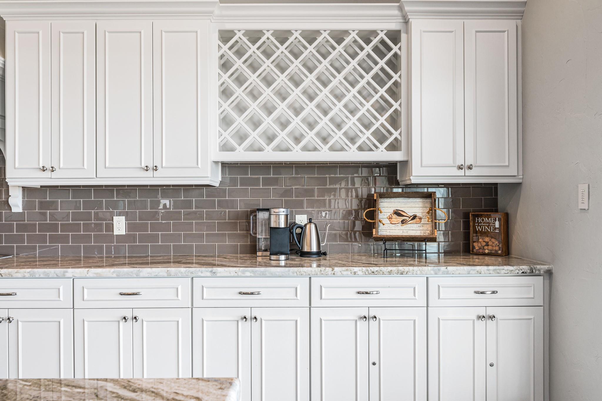 672 Villa Dr, Crystal Beach, TX 77650