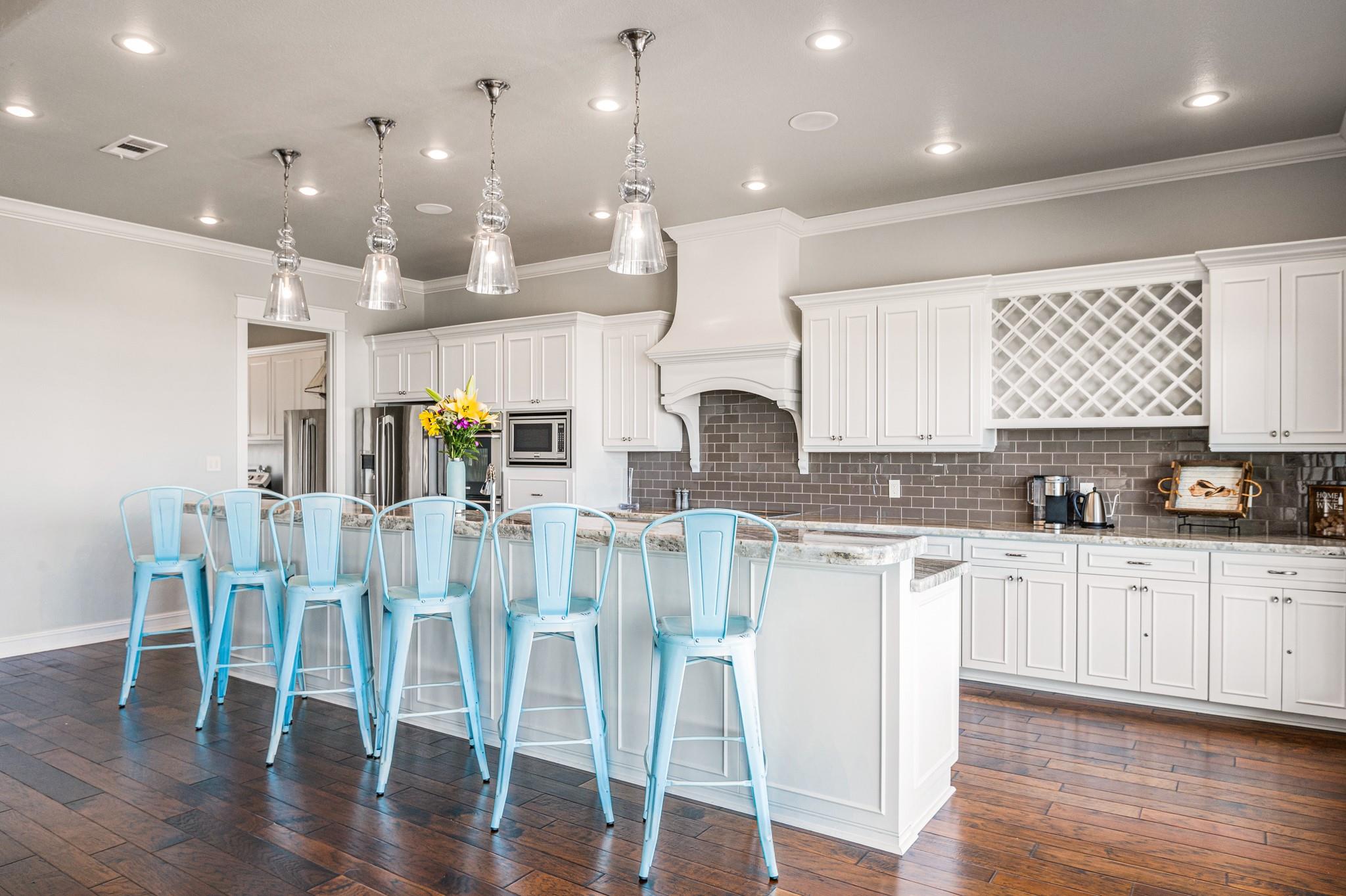 672 Villa Dr, Crystal Beach, TX 77650