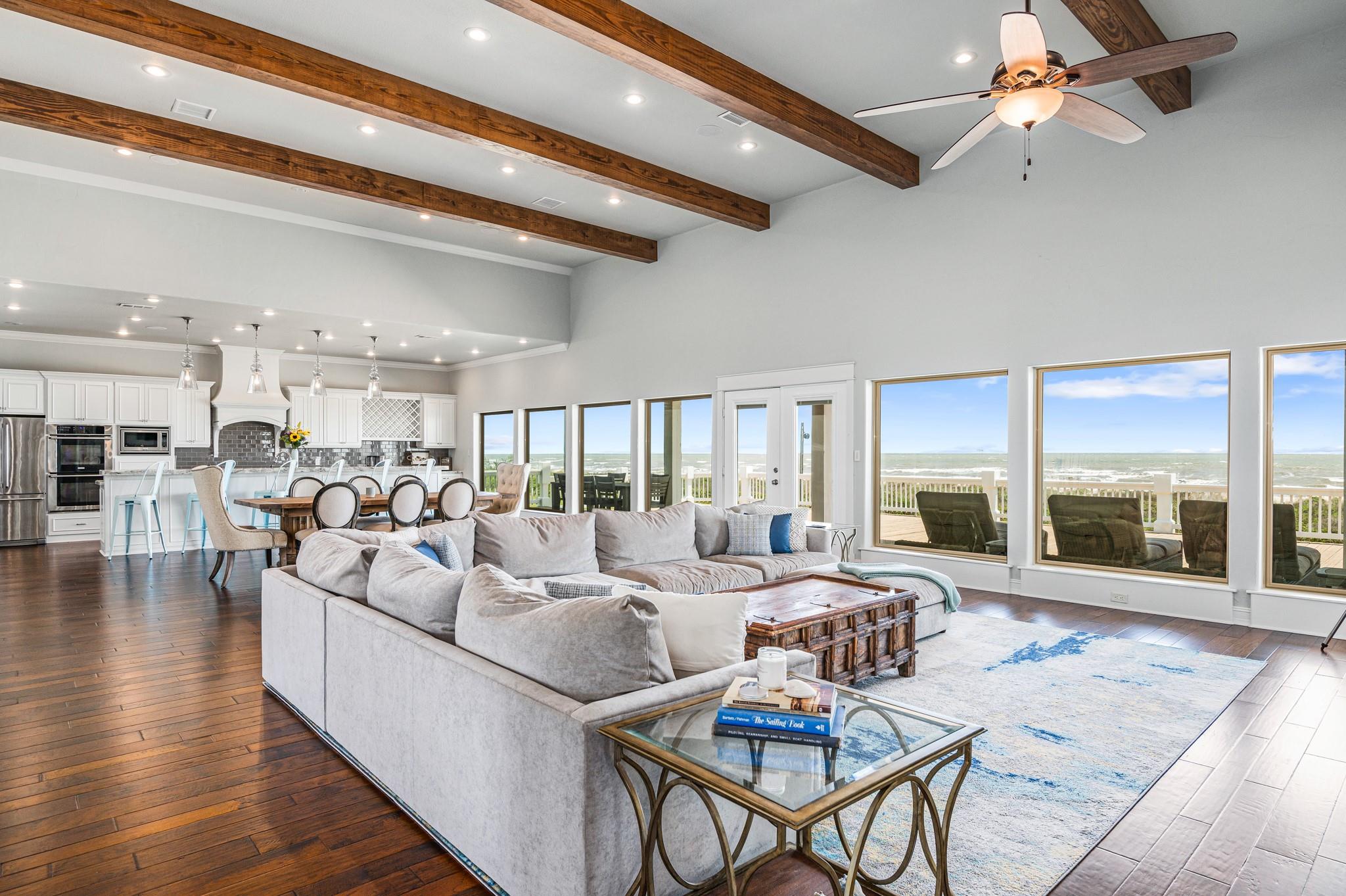 672 Villa Dr, Crystal Beach, TX 77650