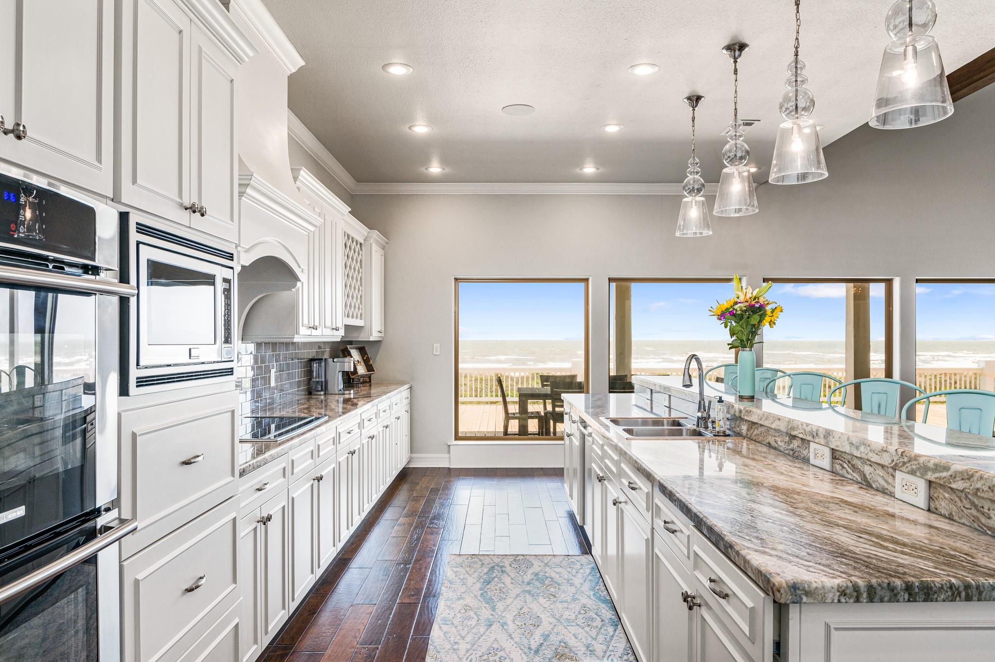 672 Villa Dr, Crystal Beach, TX 77650