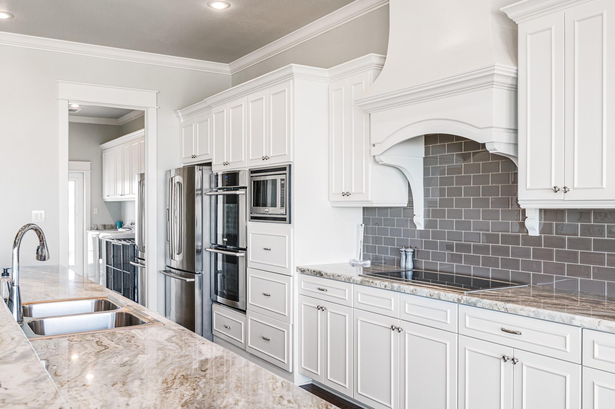 672 Villa Dr, Crystal Beach, TX 77650