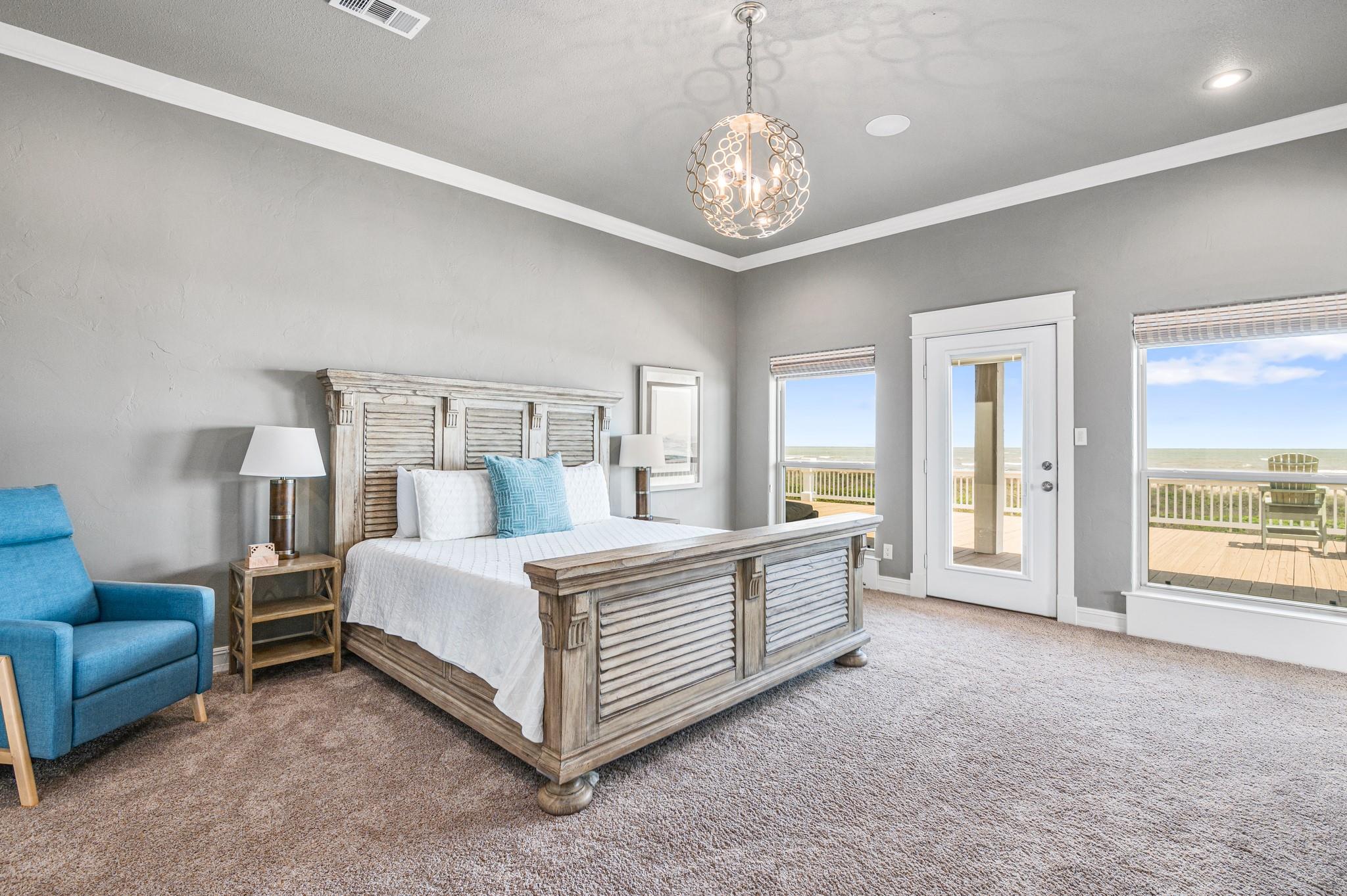 672 Villa Dr, Crystal Beach, TX 77650