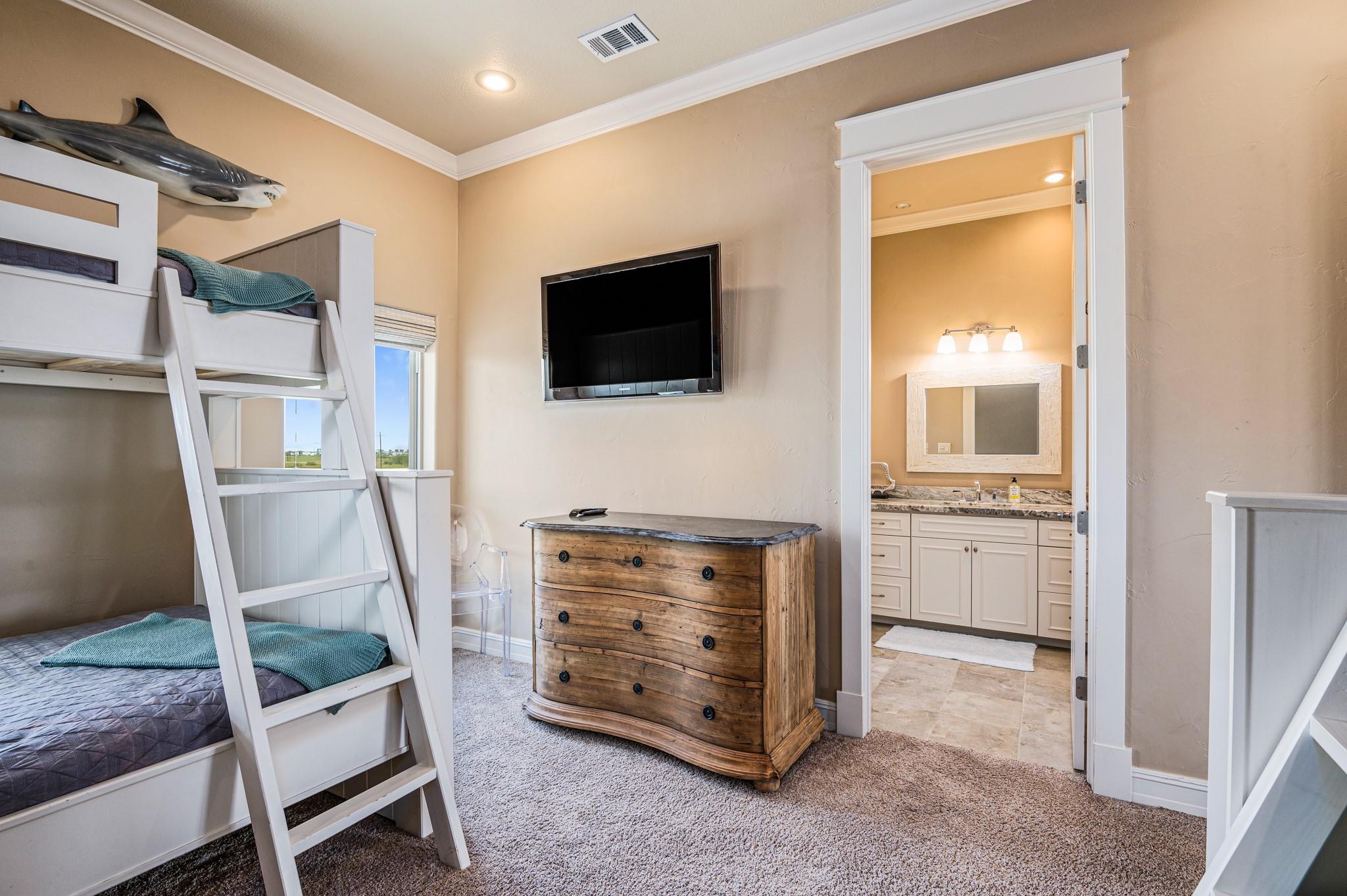 672 Villa Dr, Crystal Beach, TX 77650