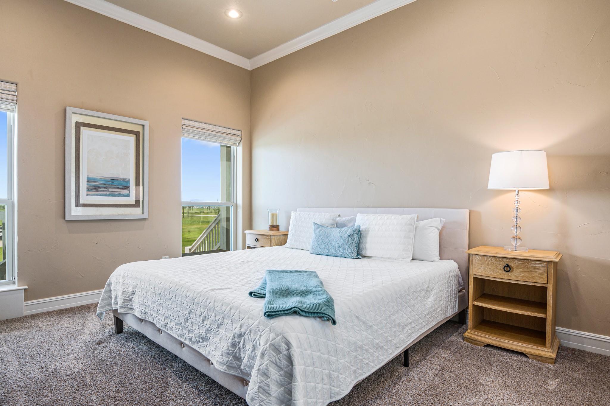 672 Villa Dr, Crystal Beach, TX 77650