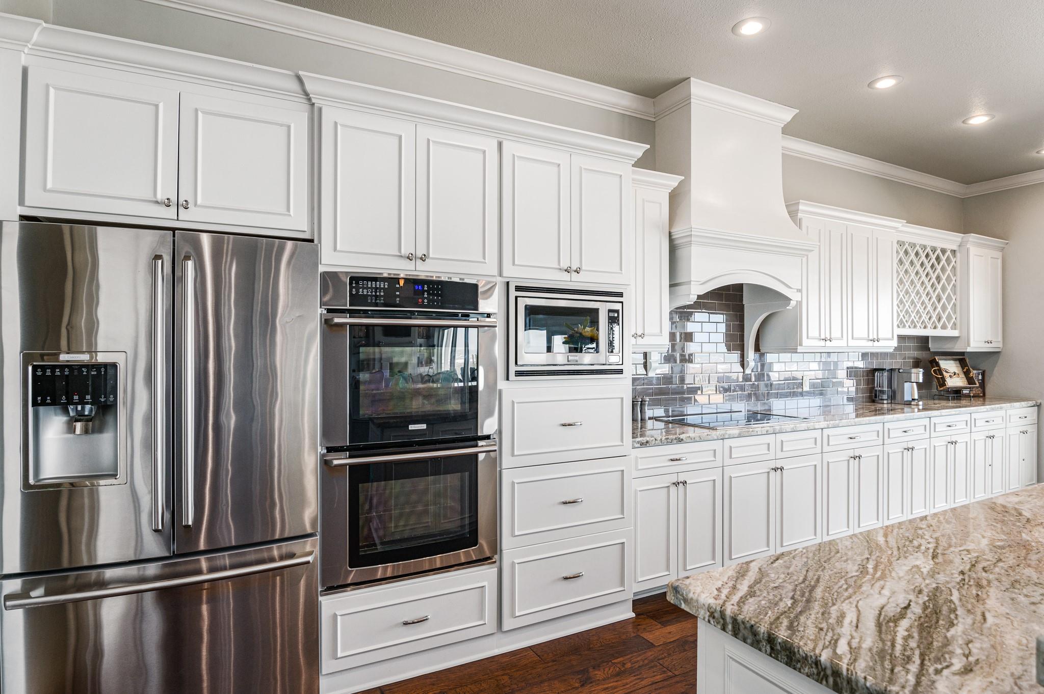 672 Villa Dr, Crystal Beach, TX 77650