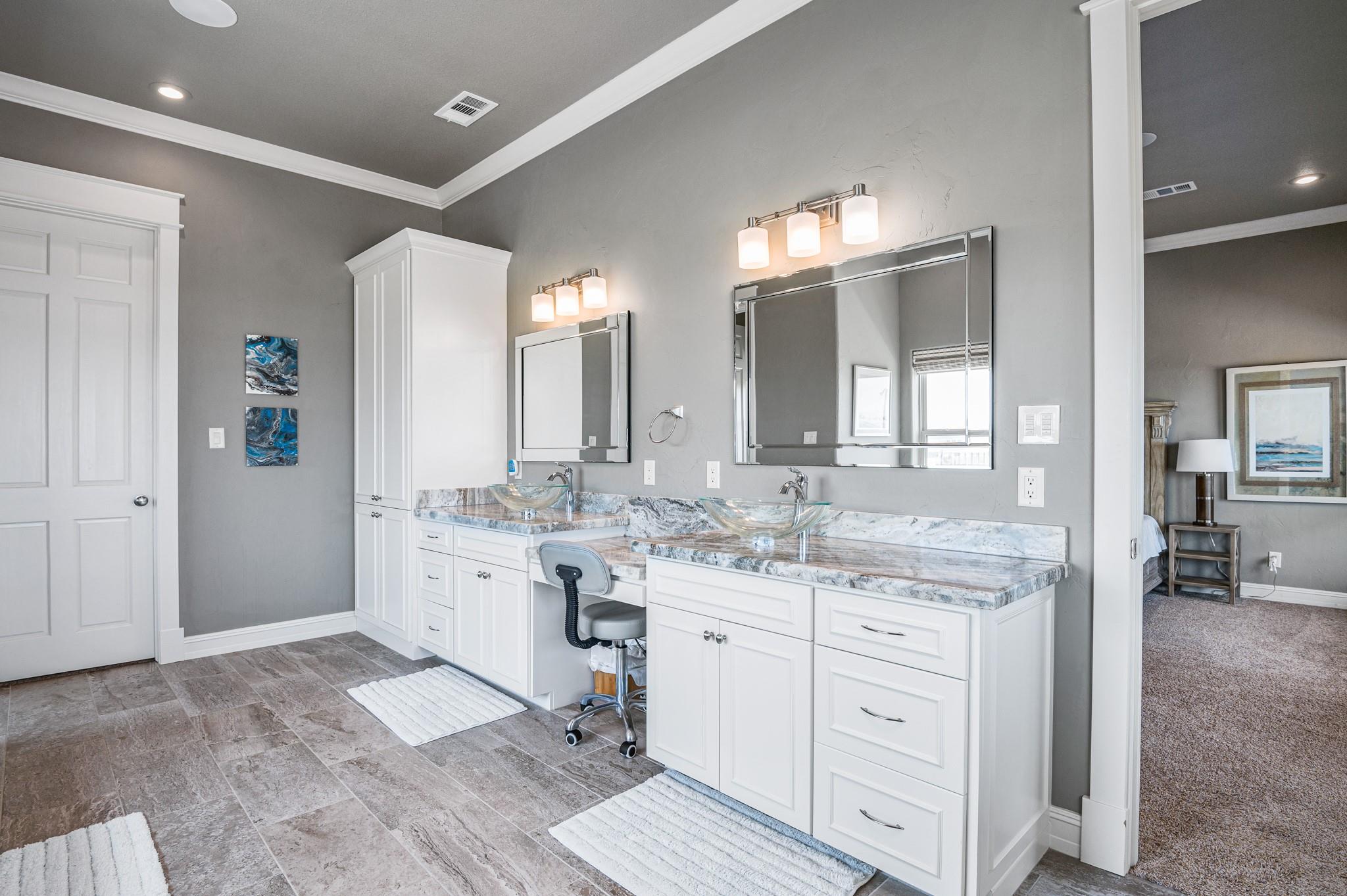 672 Villa Dr, Crystal Beach, TX 77650