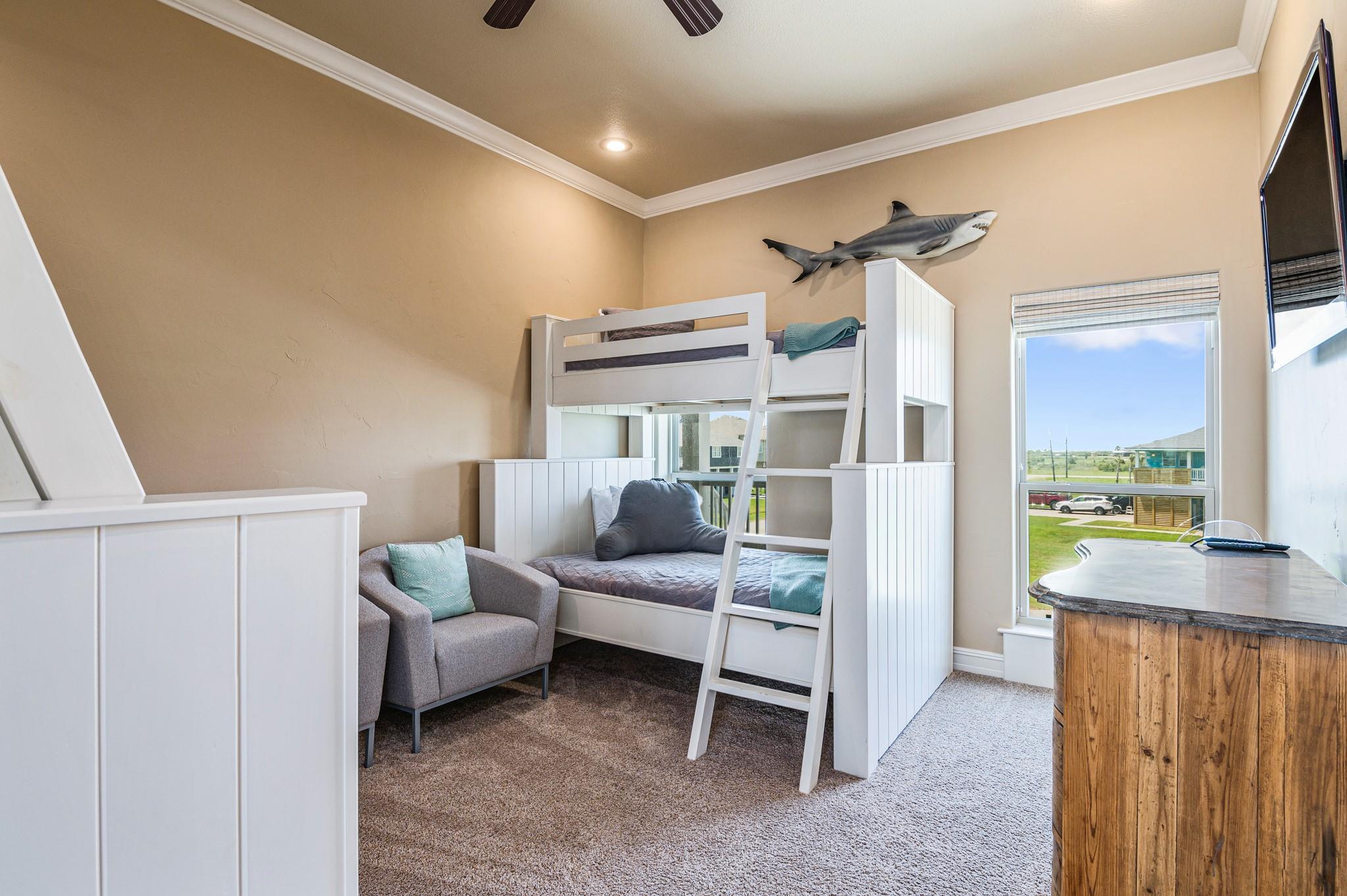 672 Villa Dr, Crystal Beach, TX 77650