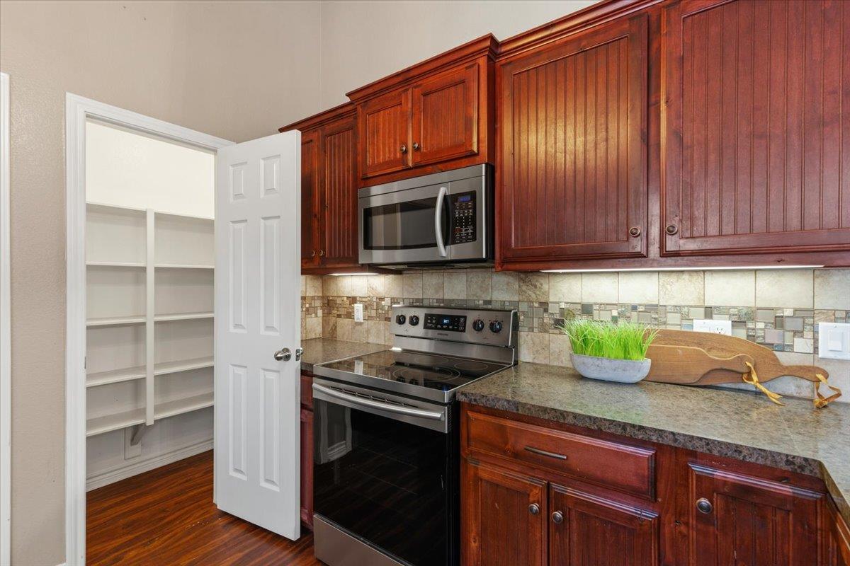 109 Bonham Ln, Paige, TX 78659