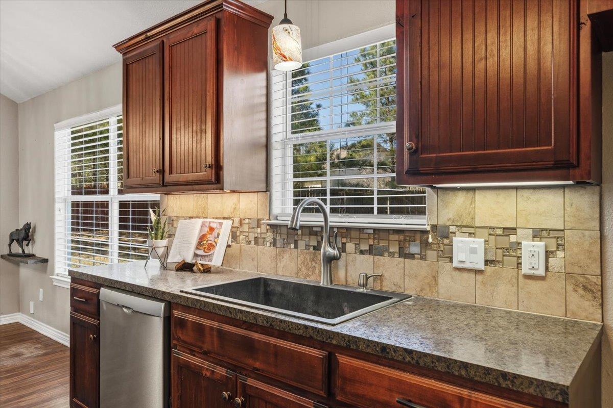 109 Bonham Ln, Paige, TX 78659