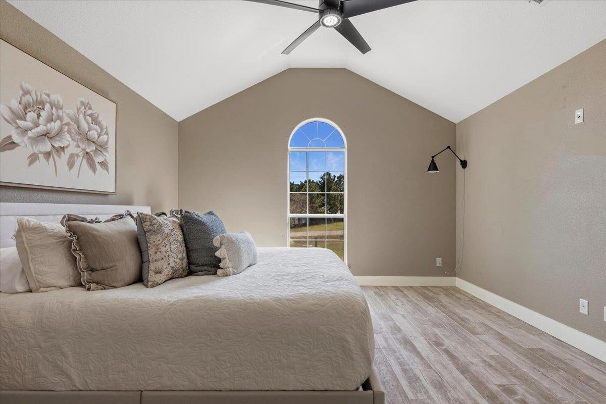 109 Bonham Ln, Paige, TX 78659