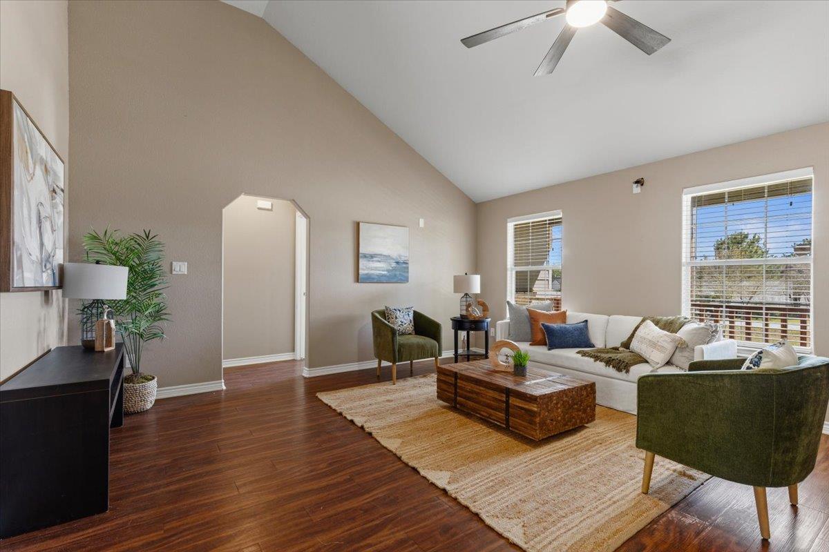 109 Bonham Ln, Paige, TX 78659
