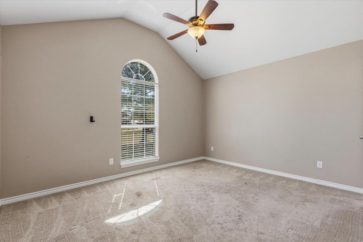 109 Bonham Ln, Paige, TX 78659