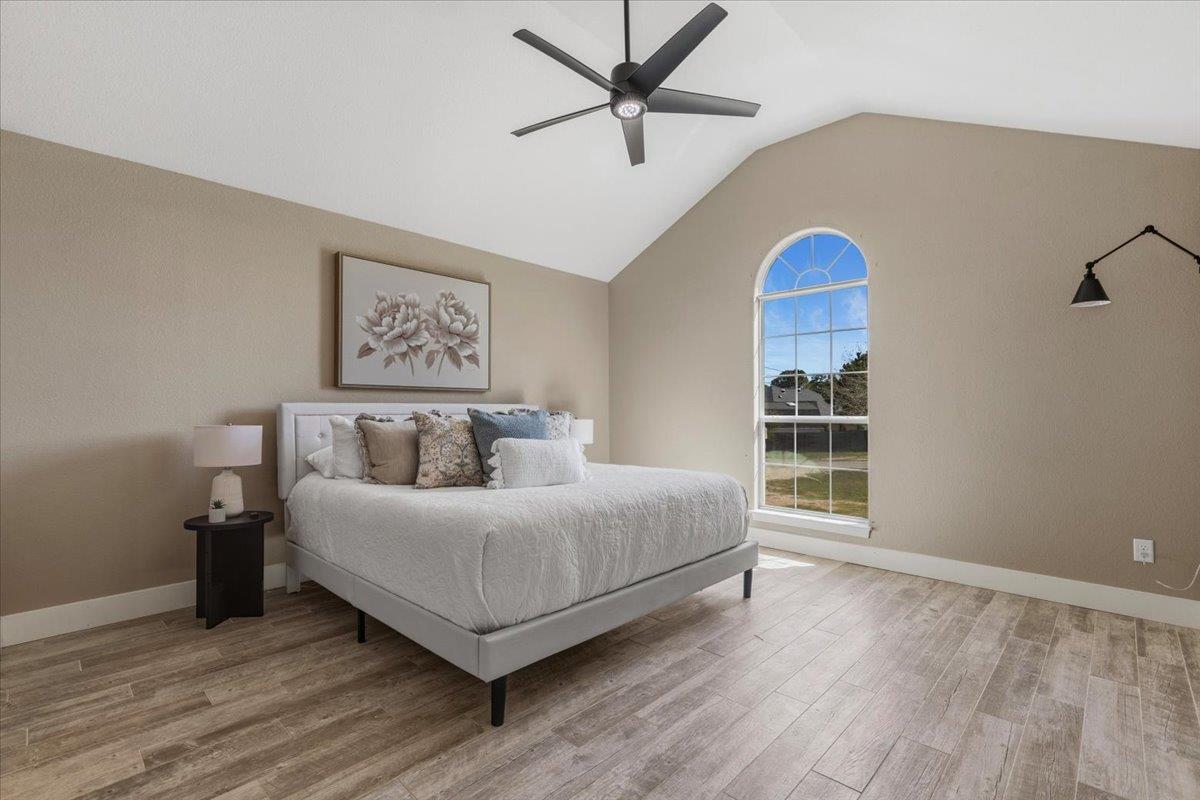 109 Bonham Ln, Paige, TX 78659