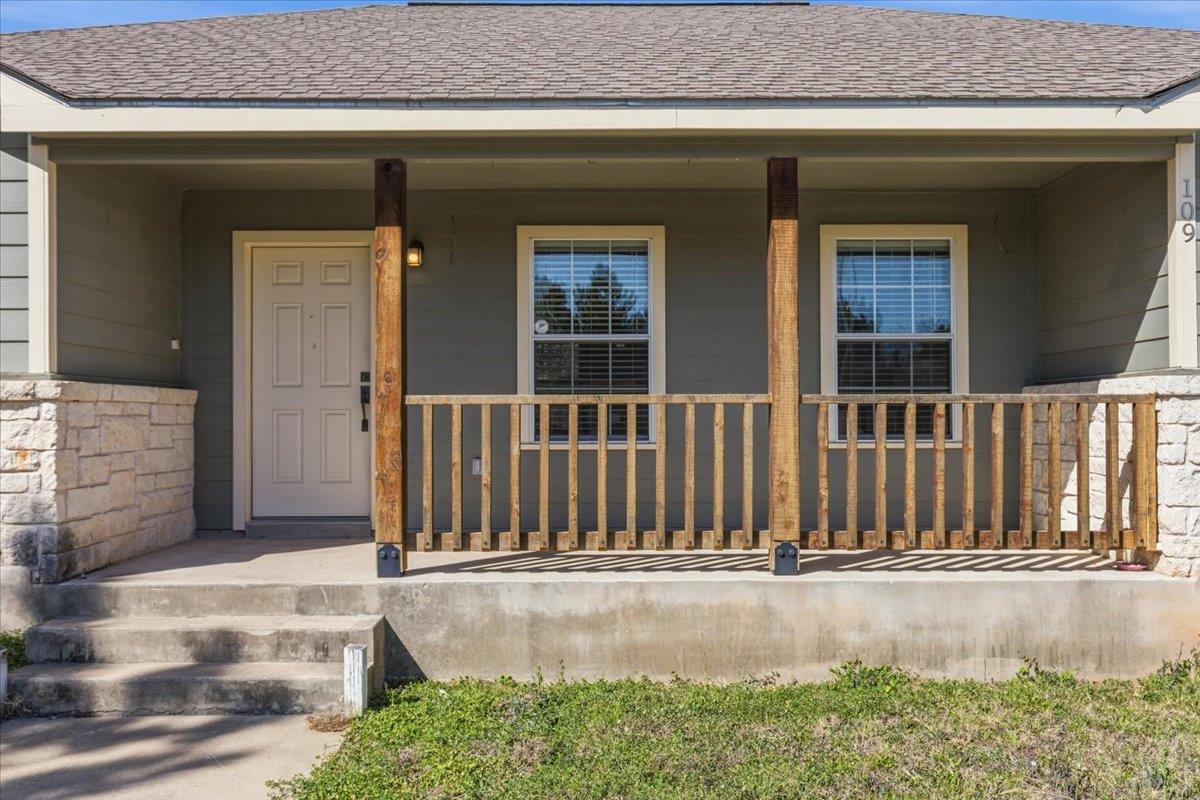 109 Bonham Ln, Paige, TX 78659