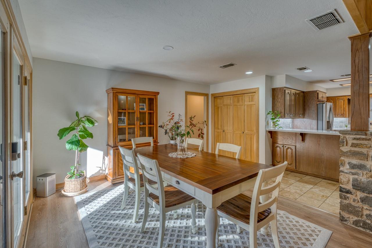 402 Meadowlakes Dr, Meadowlakes, TX 78654