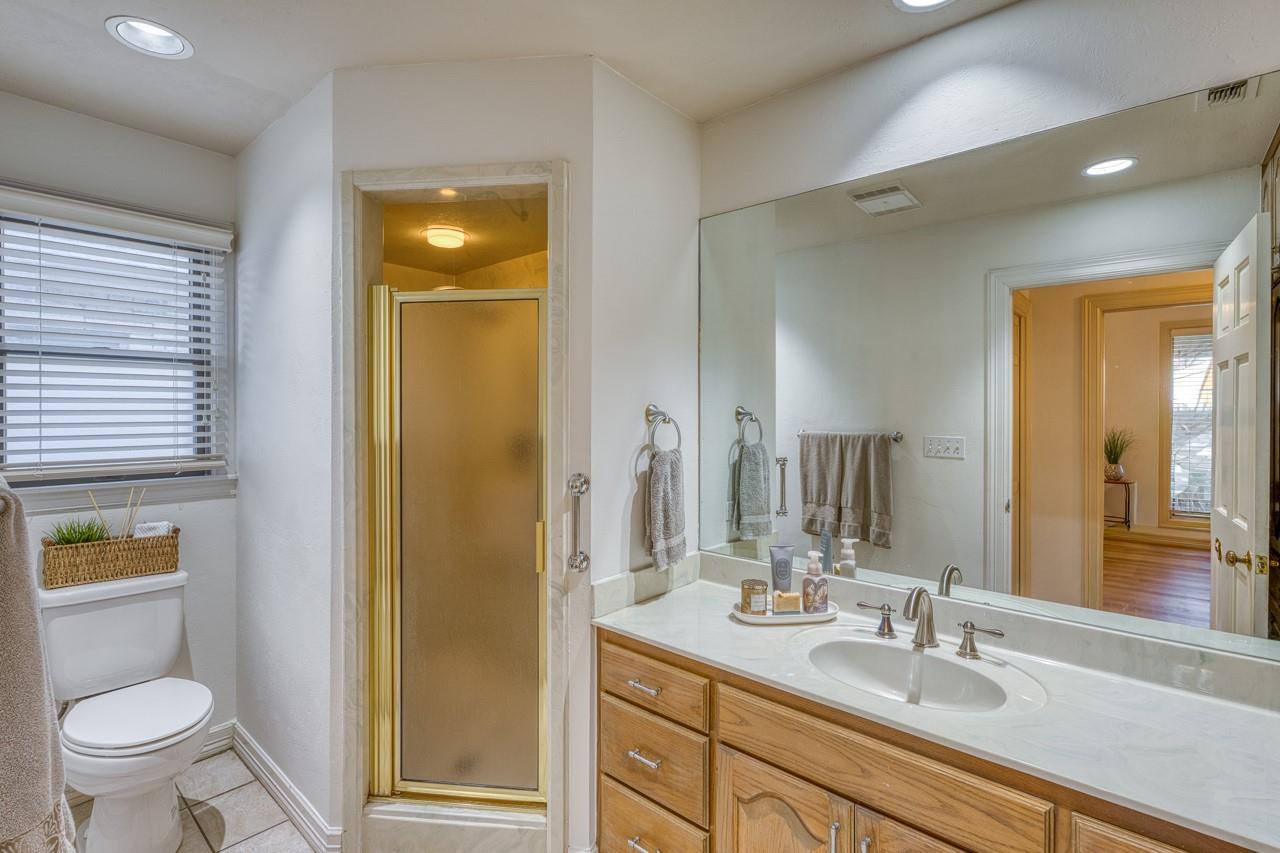 402 Meadowlakes Dr, Meadowlakes, TX 78654