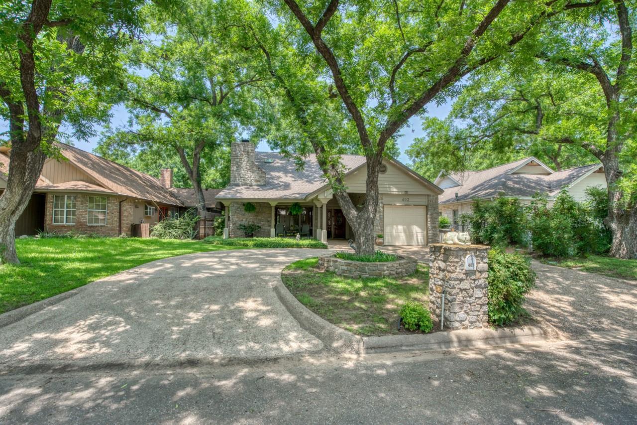 402 Meadowlakes Dr, Meadowlakes, TX 78654