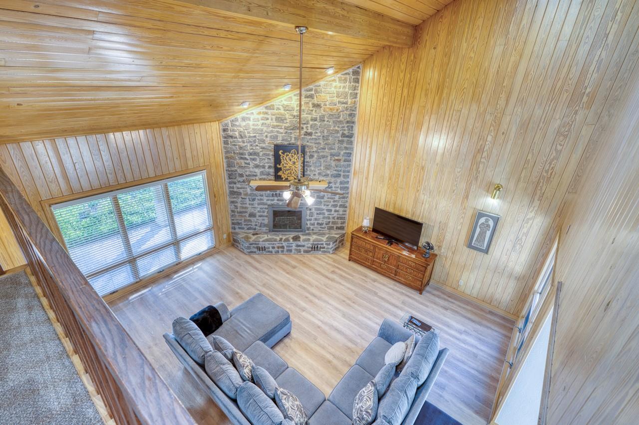 402 Meadowlakes Dr, Meadowlakes, TX 78654