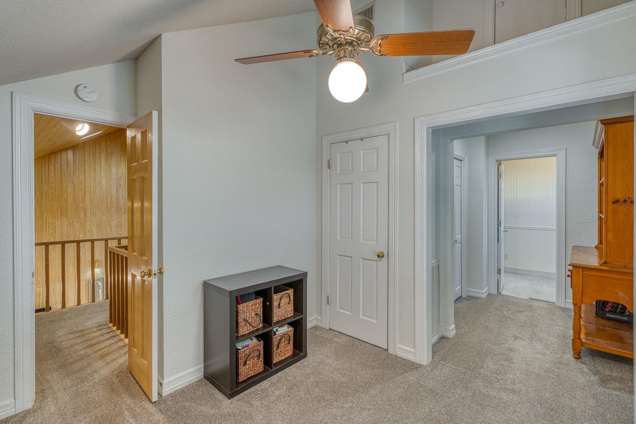 402 Meadowlakes Dr, Meadowlakes, TX 78654