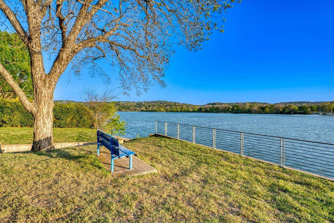 402 Meadowlakes Dr, Meadowlakes, TX 78654