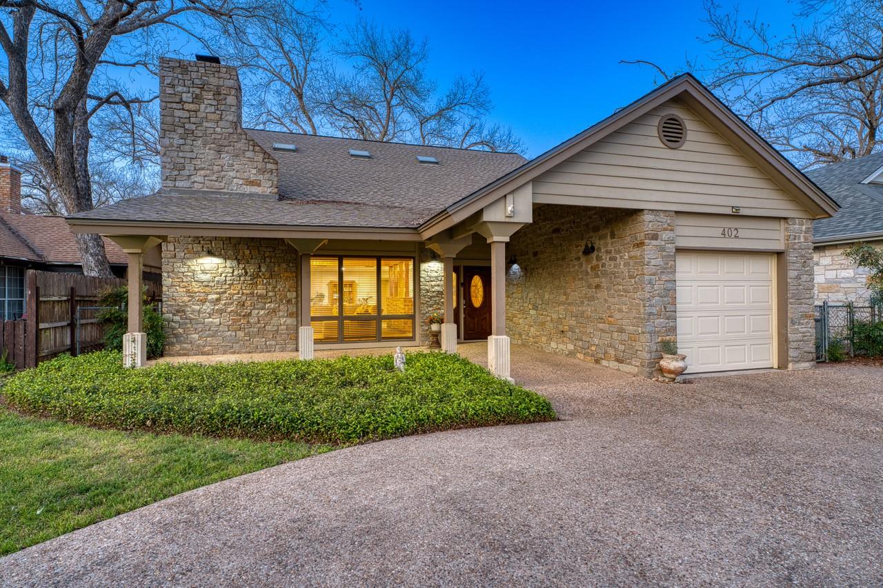 402 Meadowlakes Dr, Meadowlakes, TX 78654