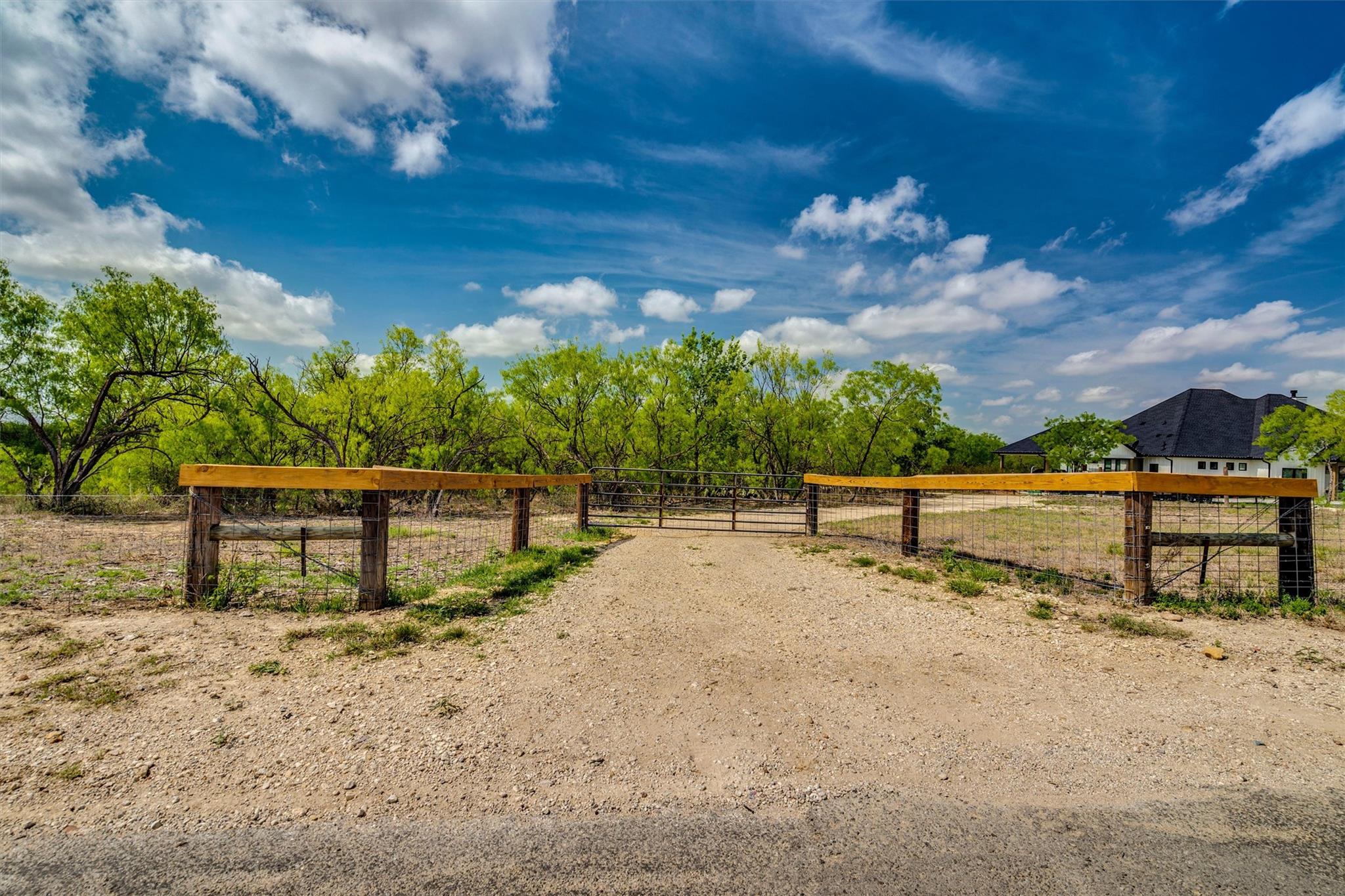 4001 Barth Rd, Lockhart, TX 78644