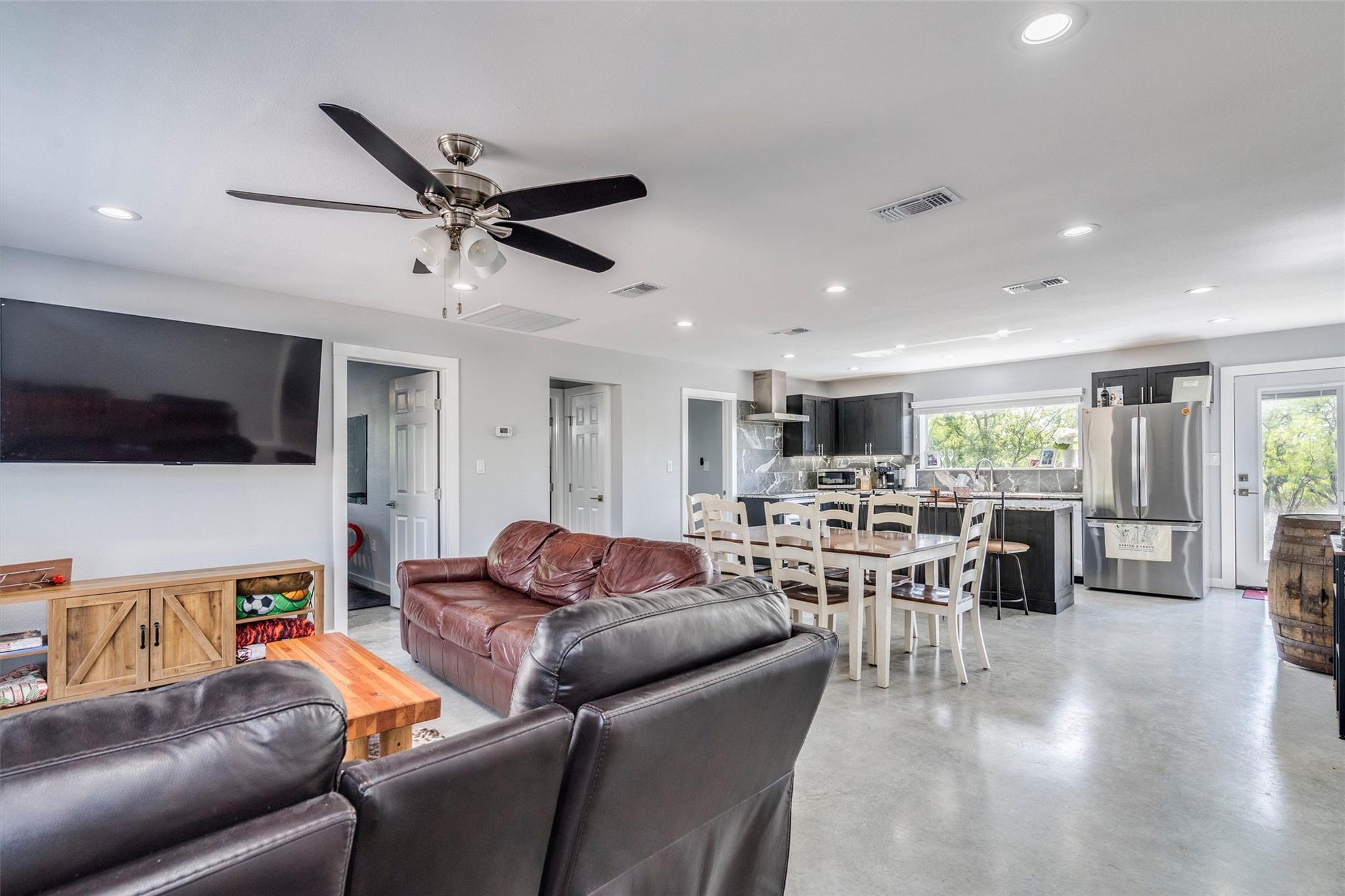 4001 Barth Rd, Lockhart, TX 78644