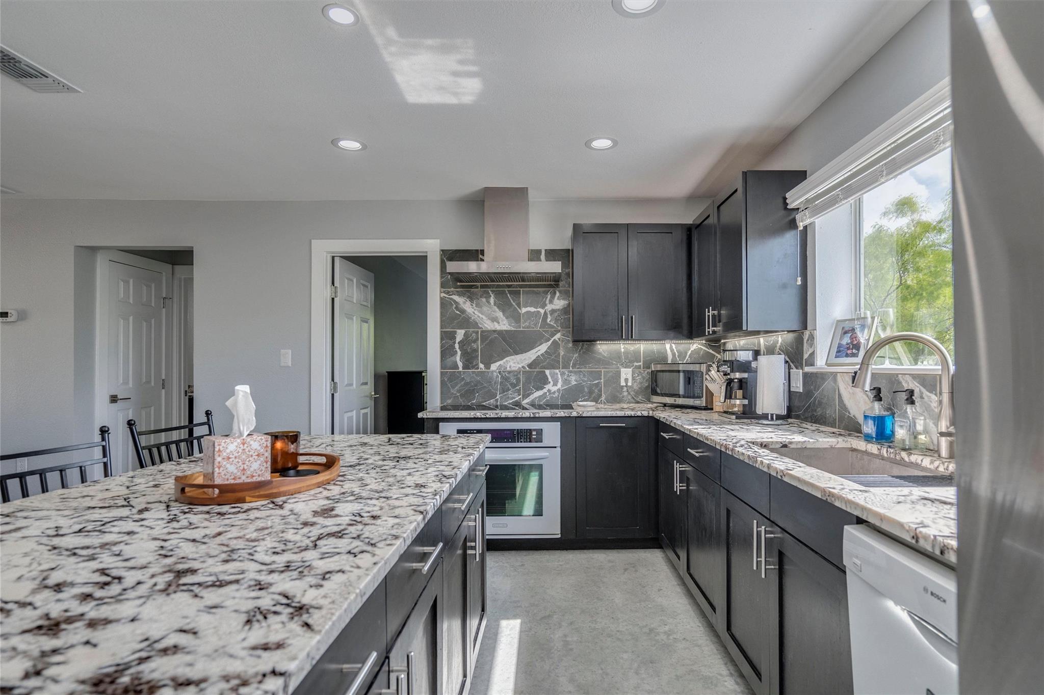 4001 Barth Rd, Lockhart, TX 78644