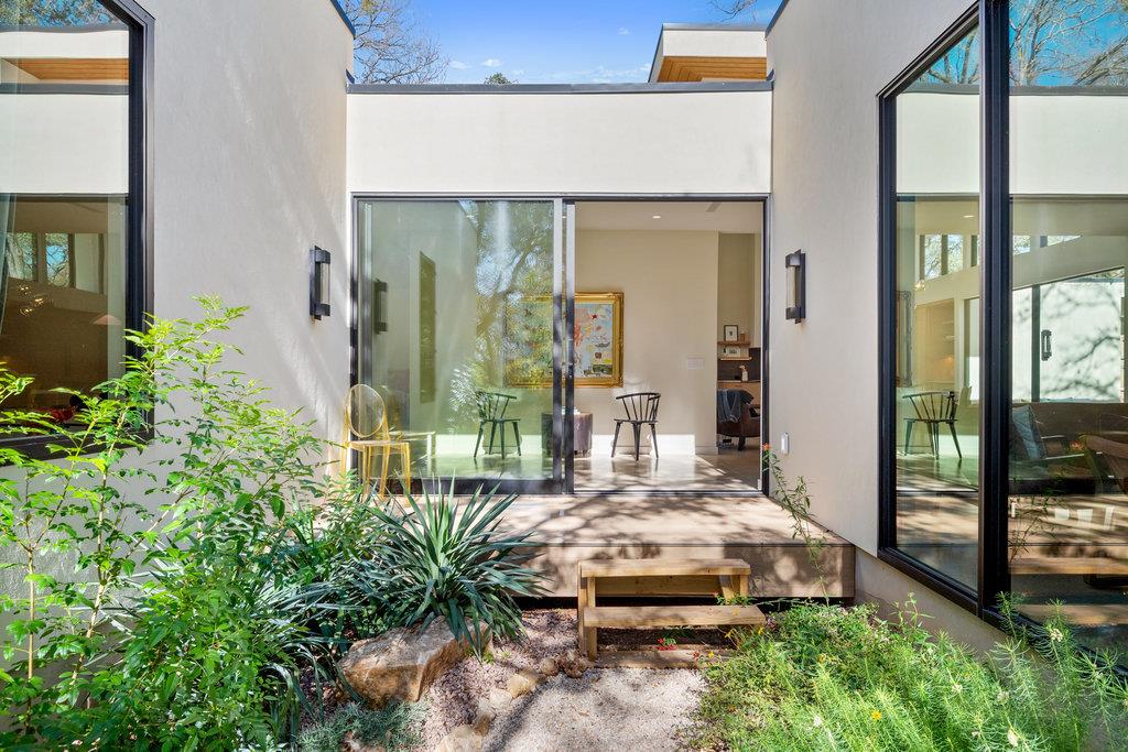 4 Westgate Cir, Austin, TX 78746