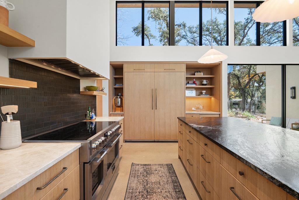 4 Westgate Cir, Austin, TX 78746