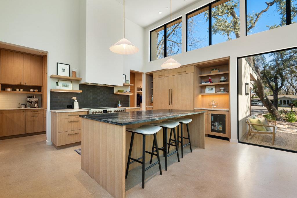 4 Westgate Cir, Austin, TX 78746