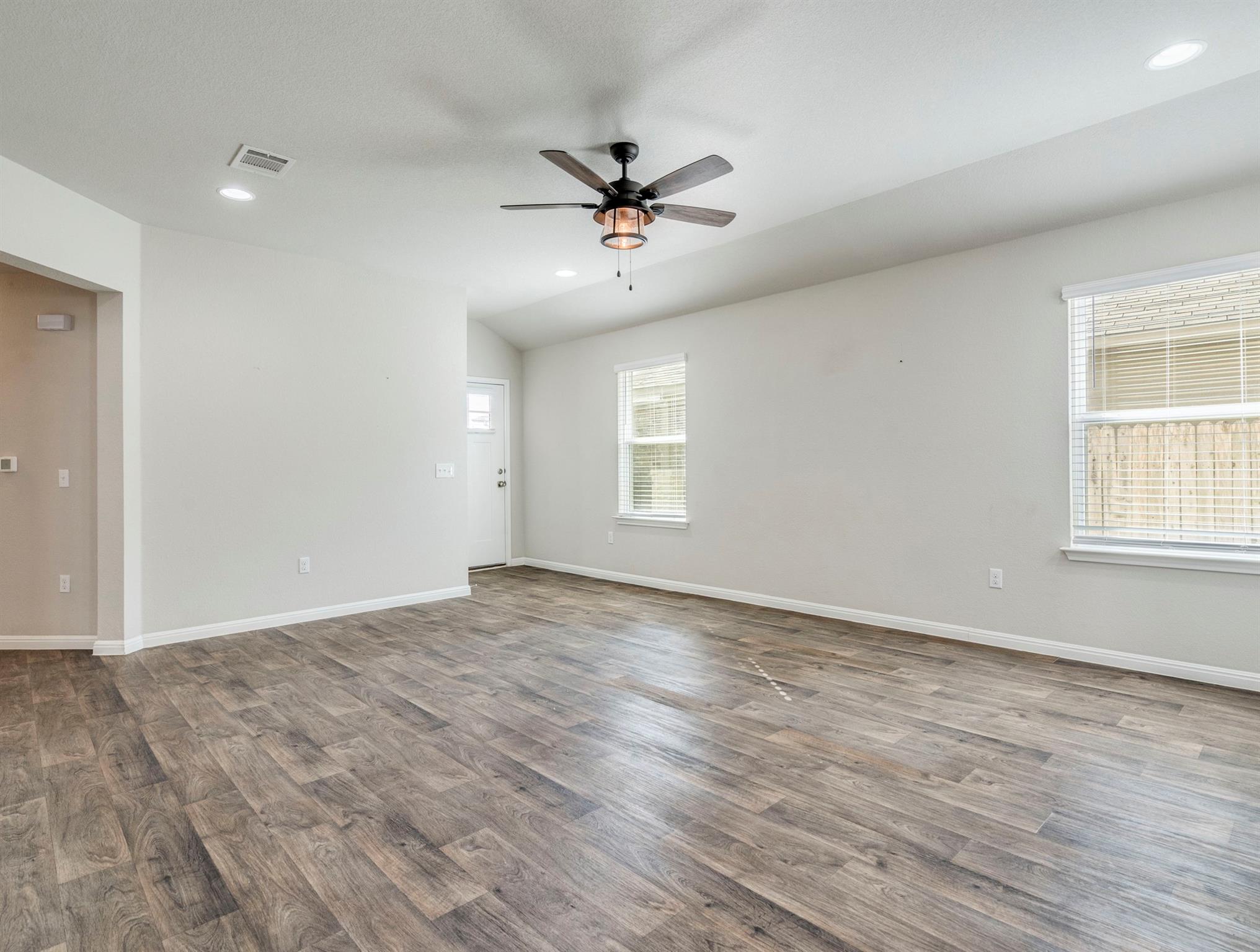 136 Dunlin Ln, Leander, TX 78641